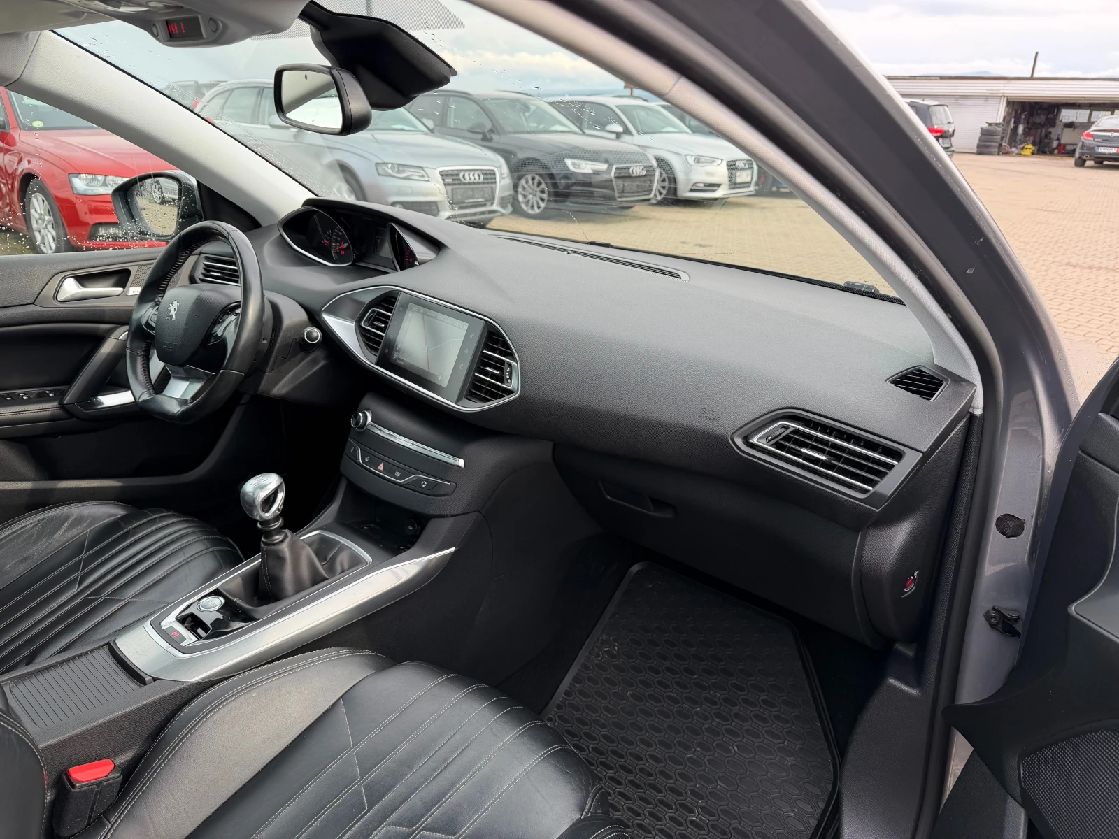 Peugeot 308 2.0HDI Allure PANORAMA/NAVI/KAMERA EURO 6, снимка 11 - Автомобили и джипове - 54366891