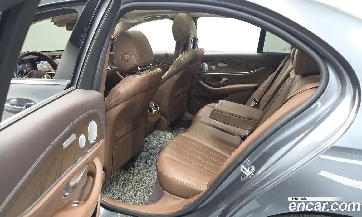 Mercedes-Benz E 300 * BURMESTER * HEAD-UP * 360, снимка 11 - Автомобили и джипове - 54370937