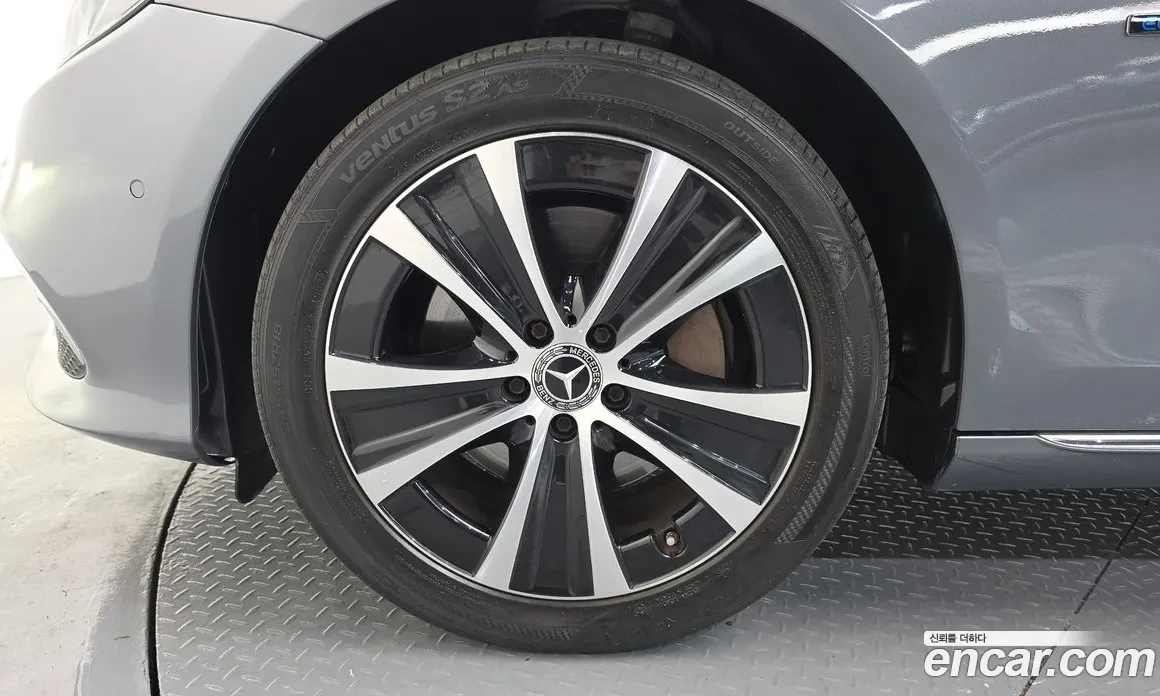 Mercedes-Benz E 300 * BURMESTER * HEAD-UP * 360, снимка 5 - Автомобили и джипове - 54370937