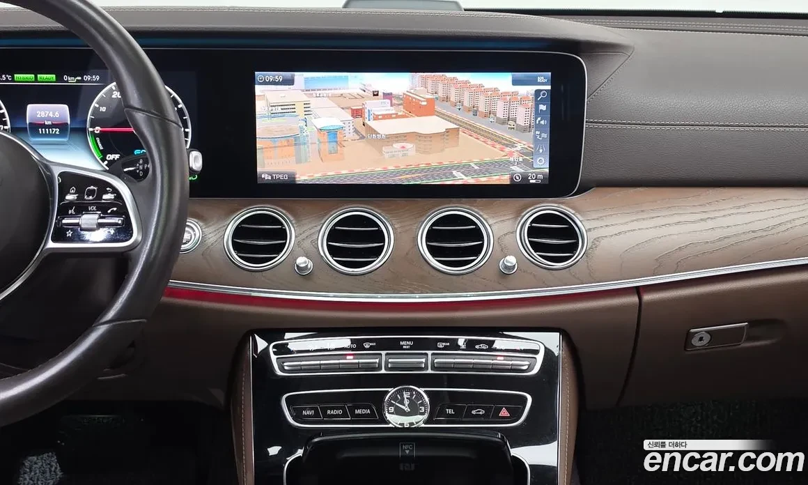 Mercedes-Benz E 300 * BURMESTER * HEAD-UP * 360, снимка 16 - Автомобили и джипове - 54370937