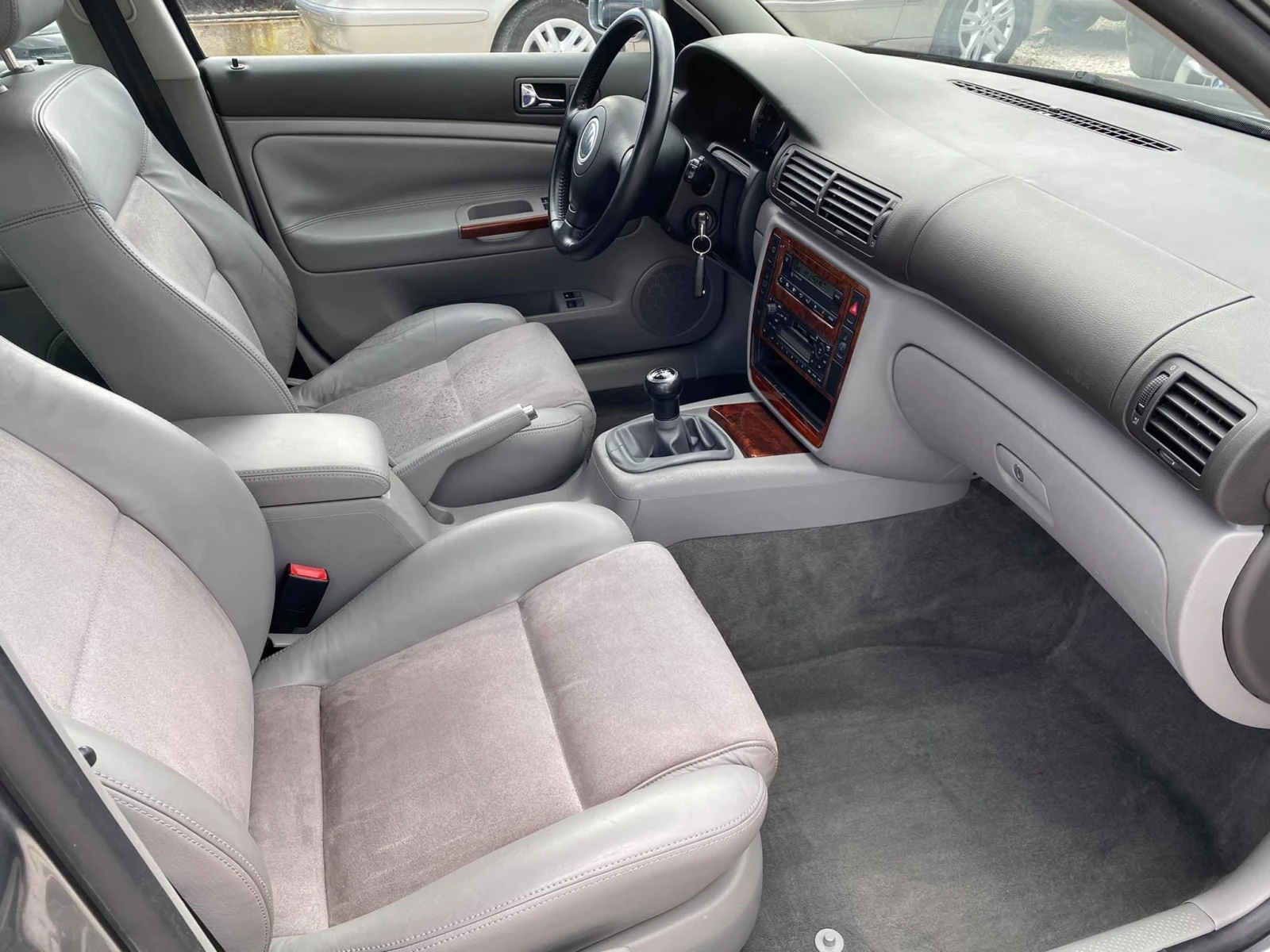 VW Passat HighLine 1.8T, снимка 5 - Автомобили и джипове - 54728083