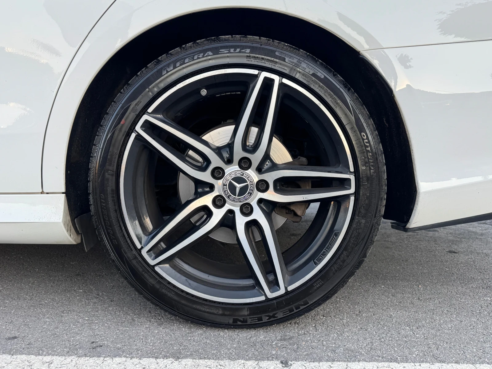 Mercedes-Benz E 220 Mercedes-Benz E220d 4MATIC AMG | 2018 | FULL EXTRA, снимка 14 - Автомобили и джипове - 55481105