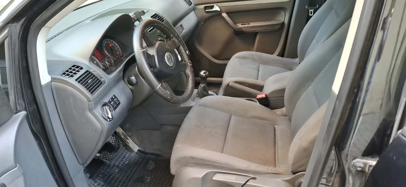 VW Touran 1.9 TDI 105HP, снимка 5 - Автомобили и джипове - 55896761