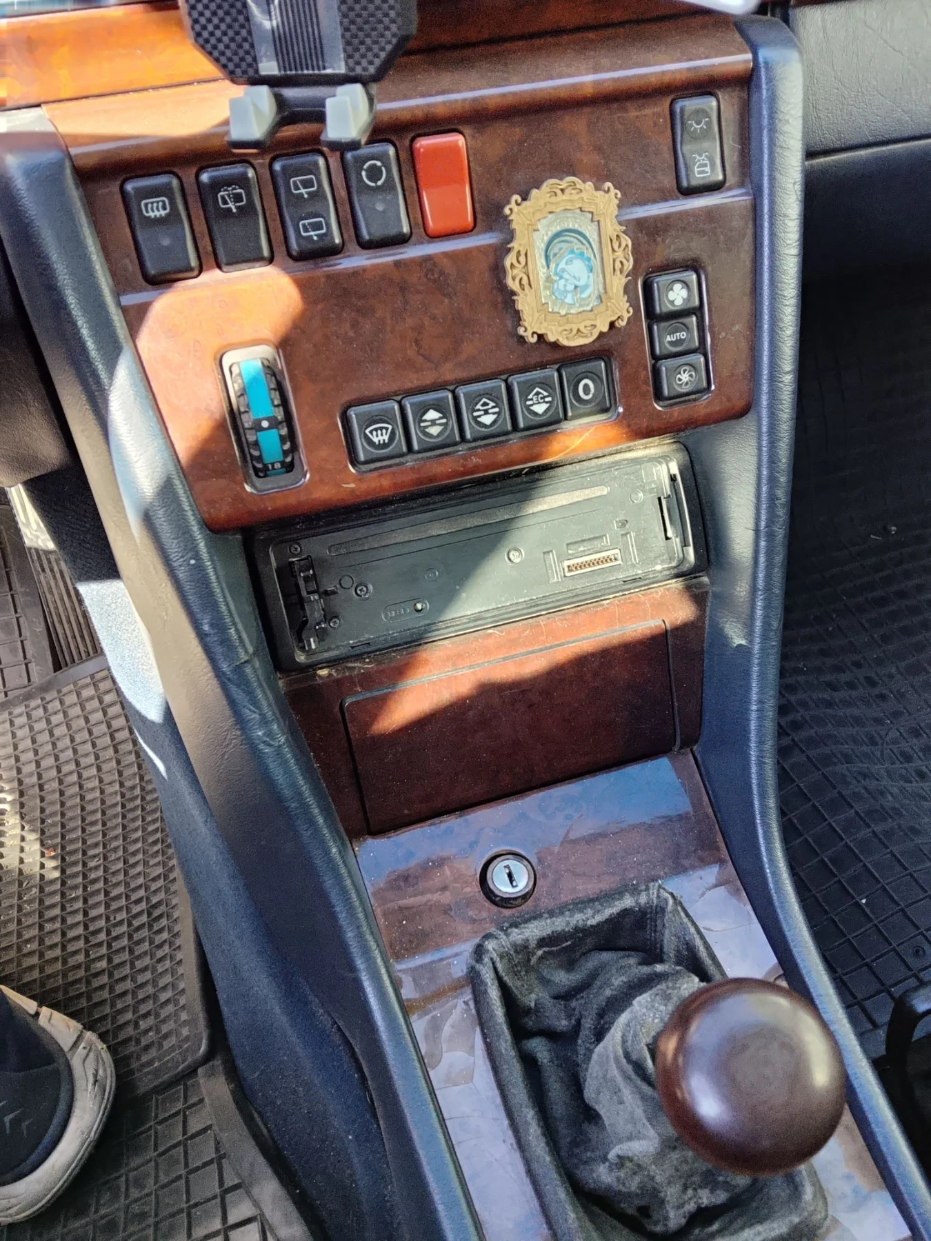 Mercedes-Benz 124 250td, снимка 3 - Автомобили и джипове - 55985543