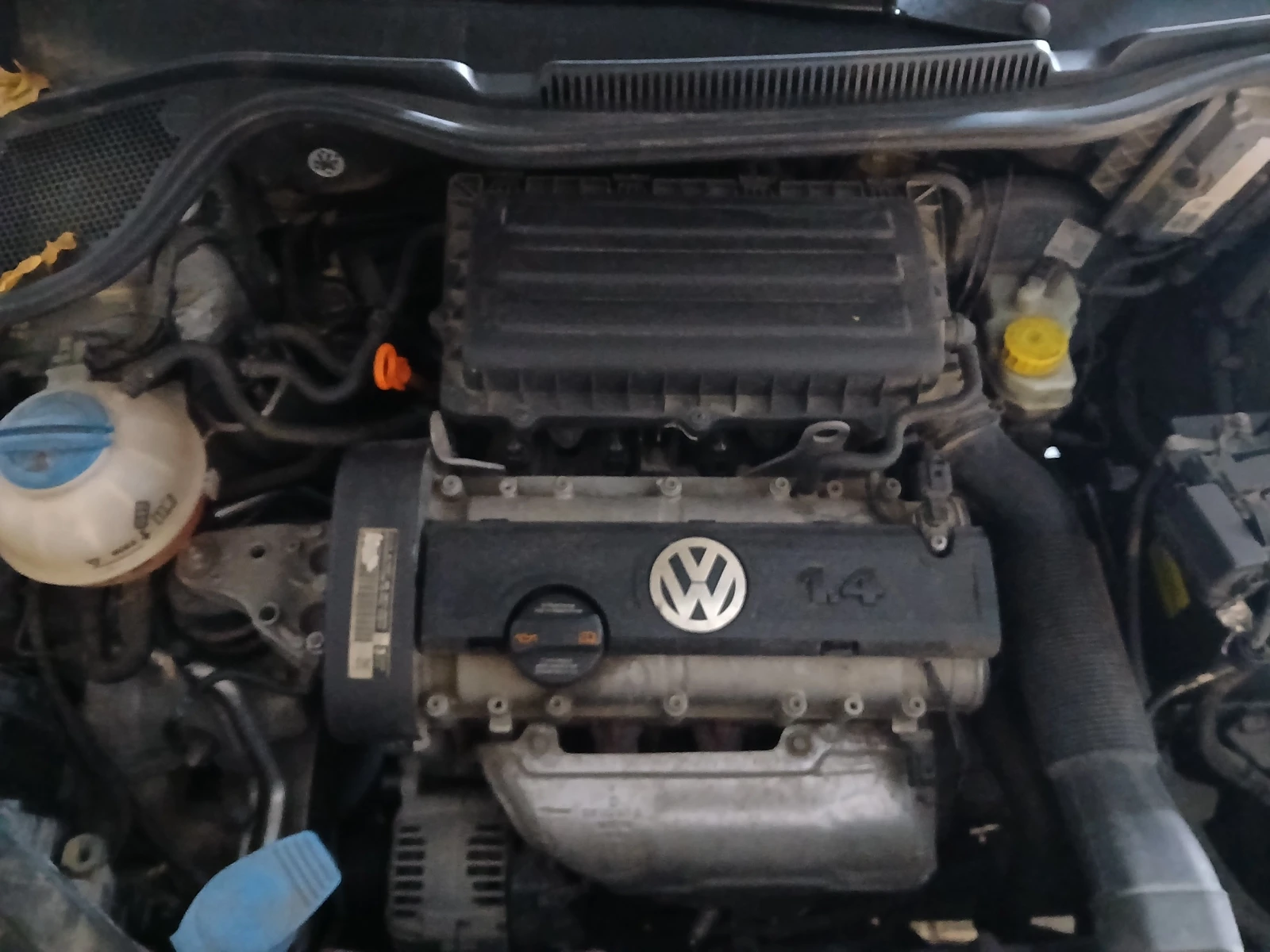 VW Polo 1.4MPI-75000KM!, снимка 6 - Автомобили и джипове - 56154892