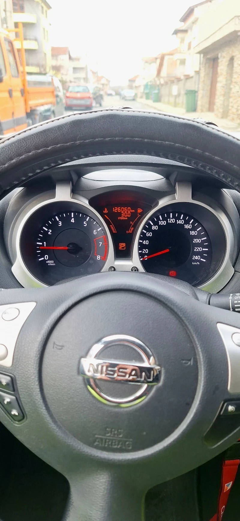 Nissan Juke 1.6 бензин Автоматик, снимка 16 - Автомобили и джипове - 48670837