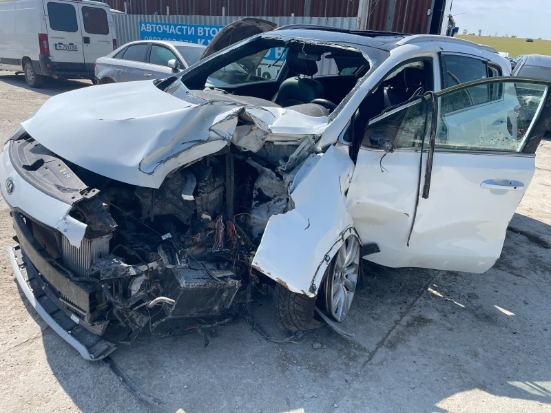 Kia Sportage 2.0 CRDI, снимка 4 - Автомобили и джипове - 50774467