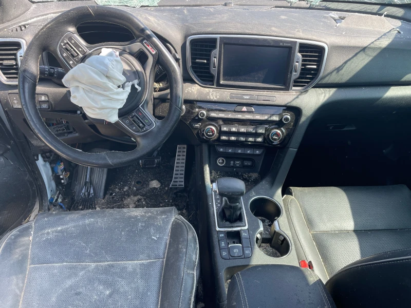 Kia Sportage 2.0 CRDI, снимка 9 - Автомобили и джипове - 50774467
