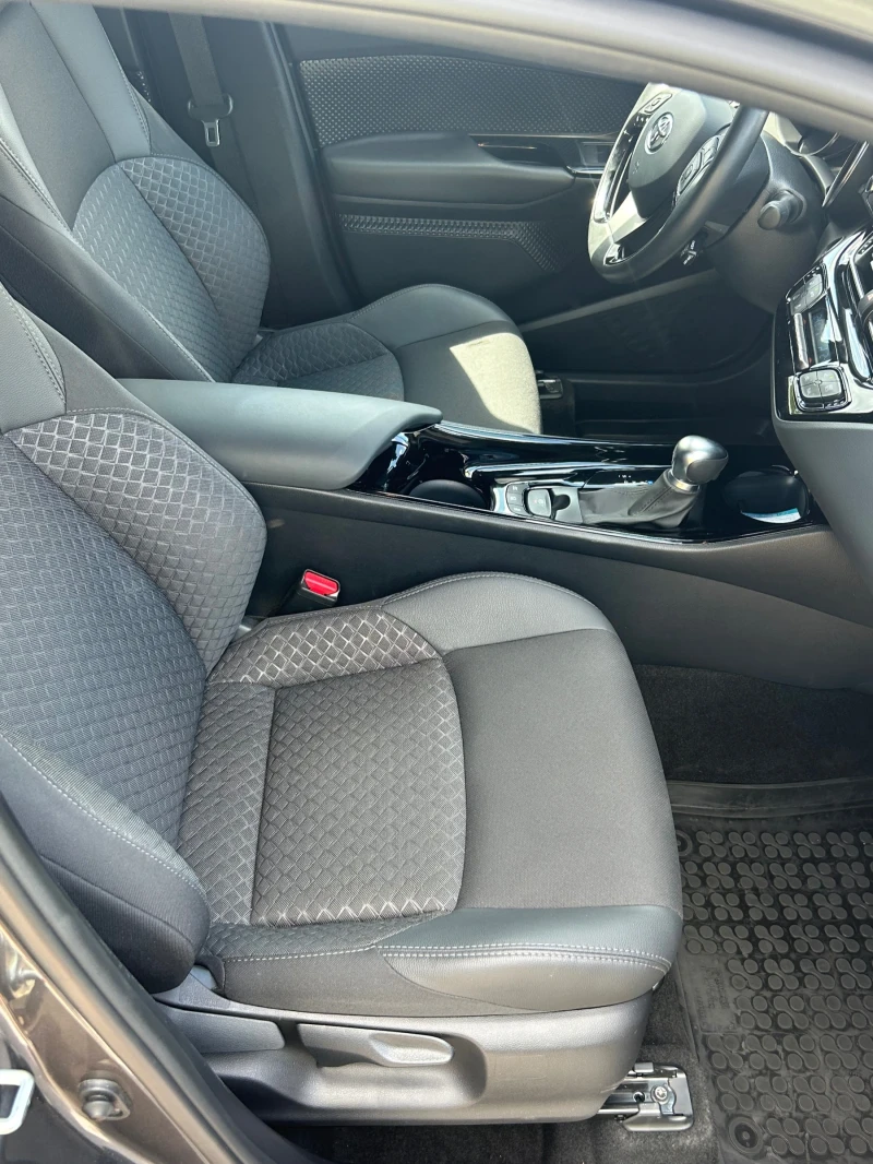 Toyota C-HR 2.0 Hybrid, снимка 15 - Автомобили и джипове - 51686321