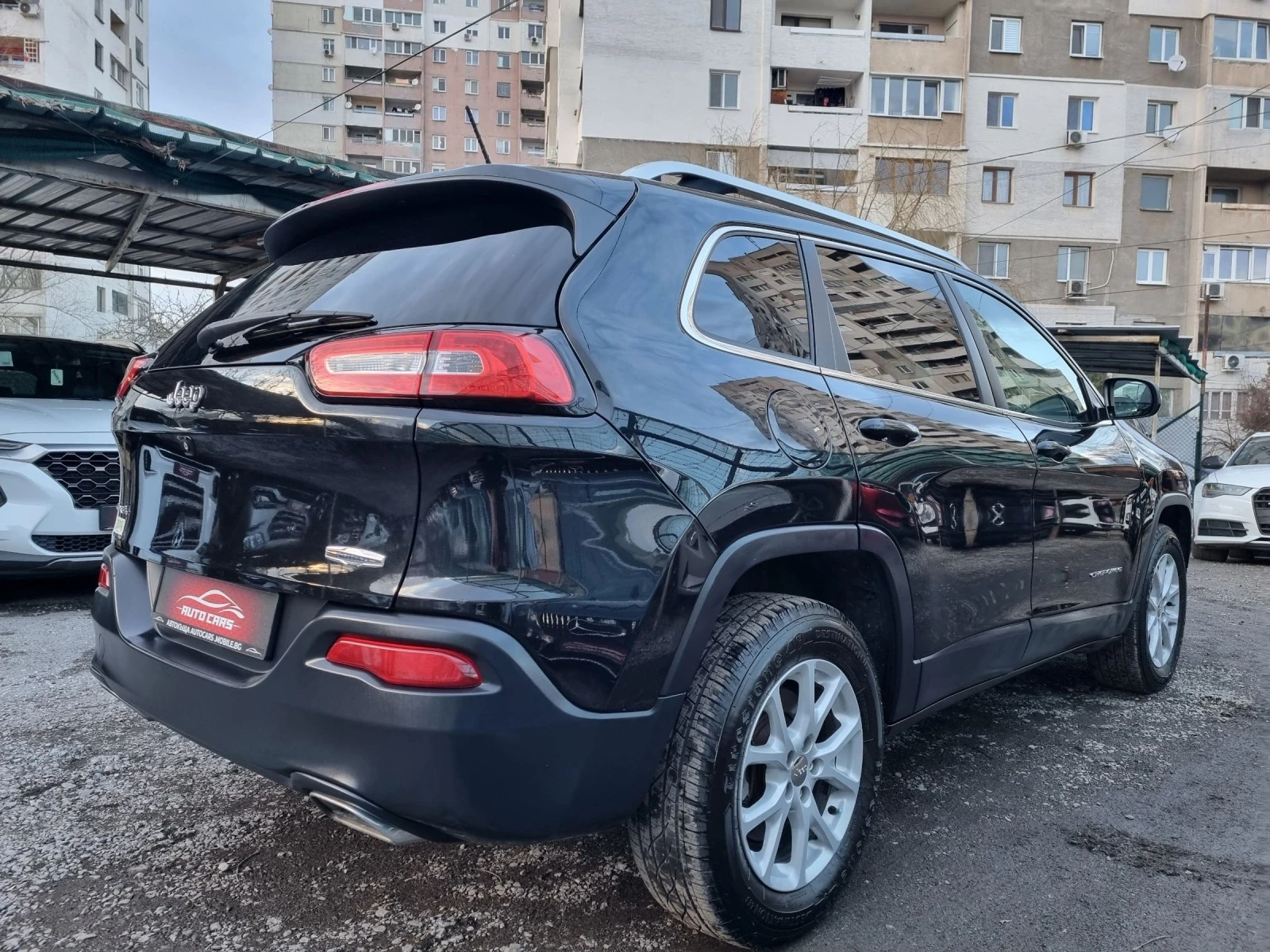 Jeep Cherokee 3.2 V6 - изображение 4