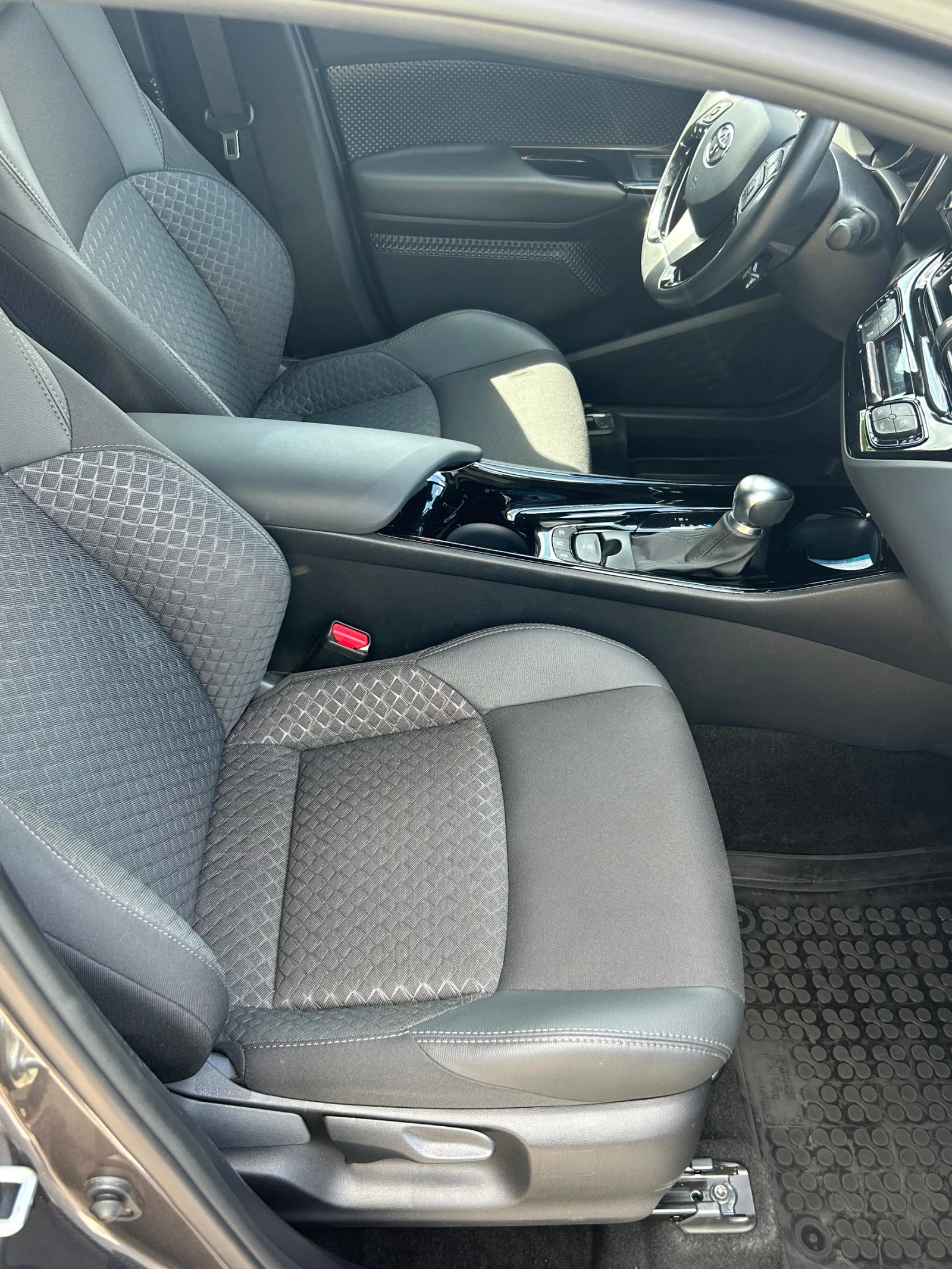 Toyota C-HR 2.0 Hybrid | Mobile.bg � ����������� 15