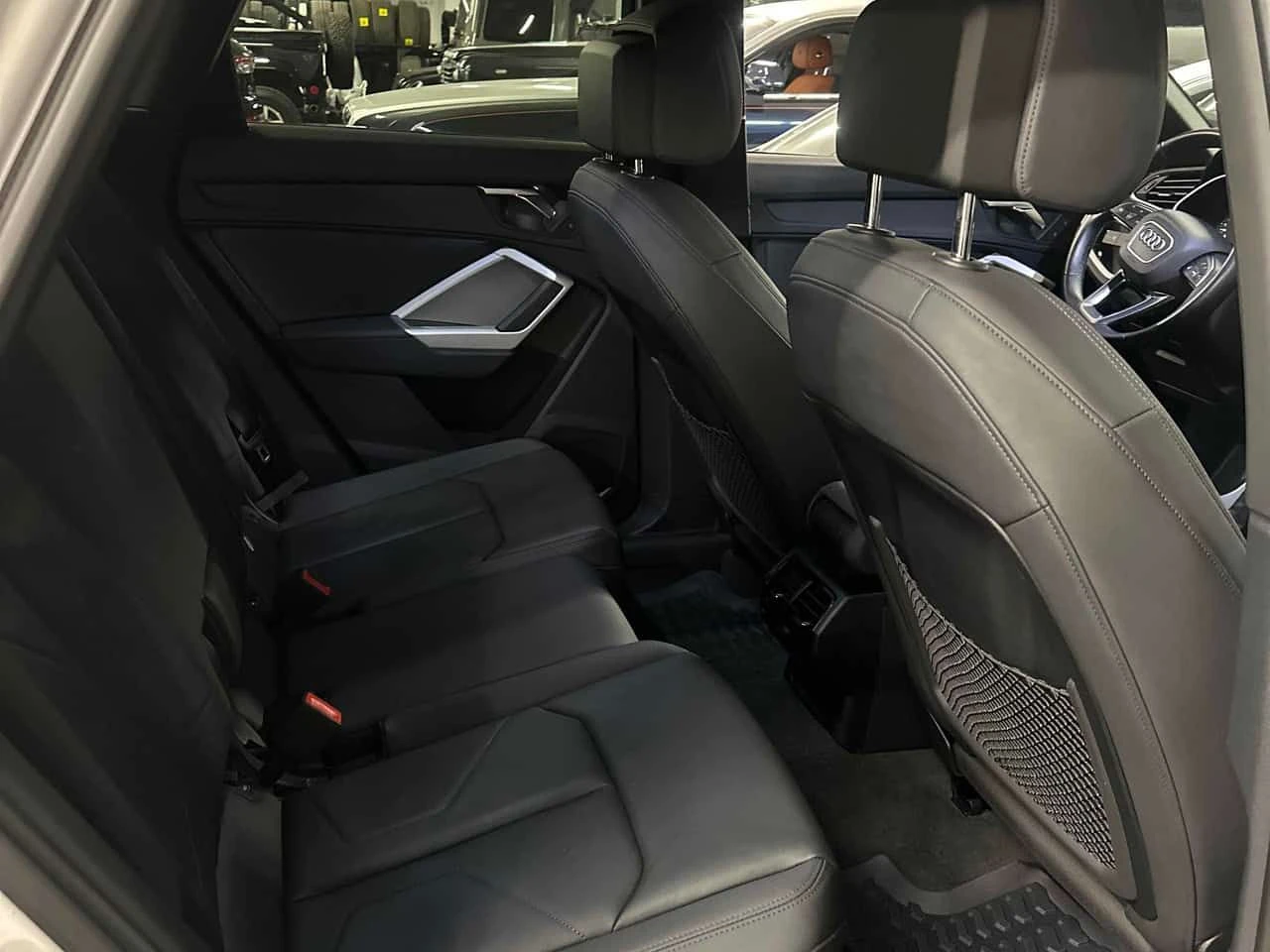 Audi Q3 Komfort/CARFAX/KEYLESS/ПОДГРЕВИ/PANO, снимка 10 - Автомобили и джипове - 53738969