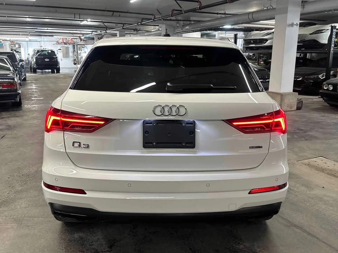 Audi Q3 Komfort/CARFAX/KEYLESS/ПОДГРЕВИ/PANO, снимка 5 - Автомобили и джипове - 53738969