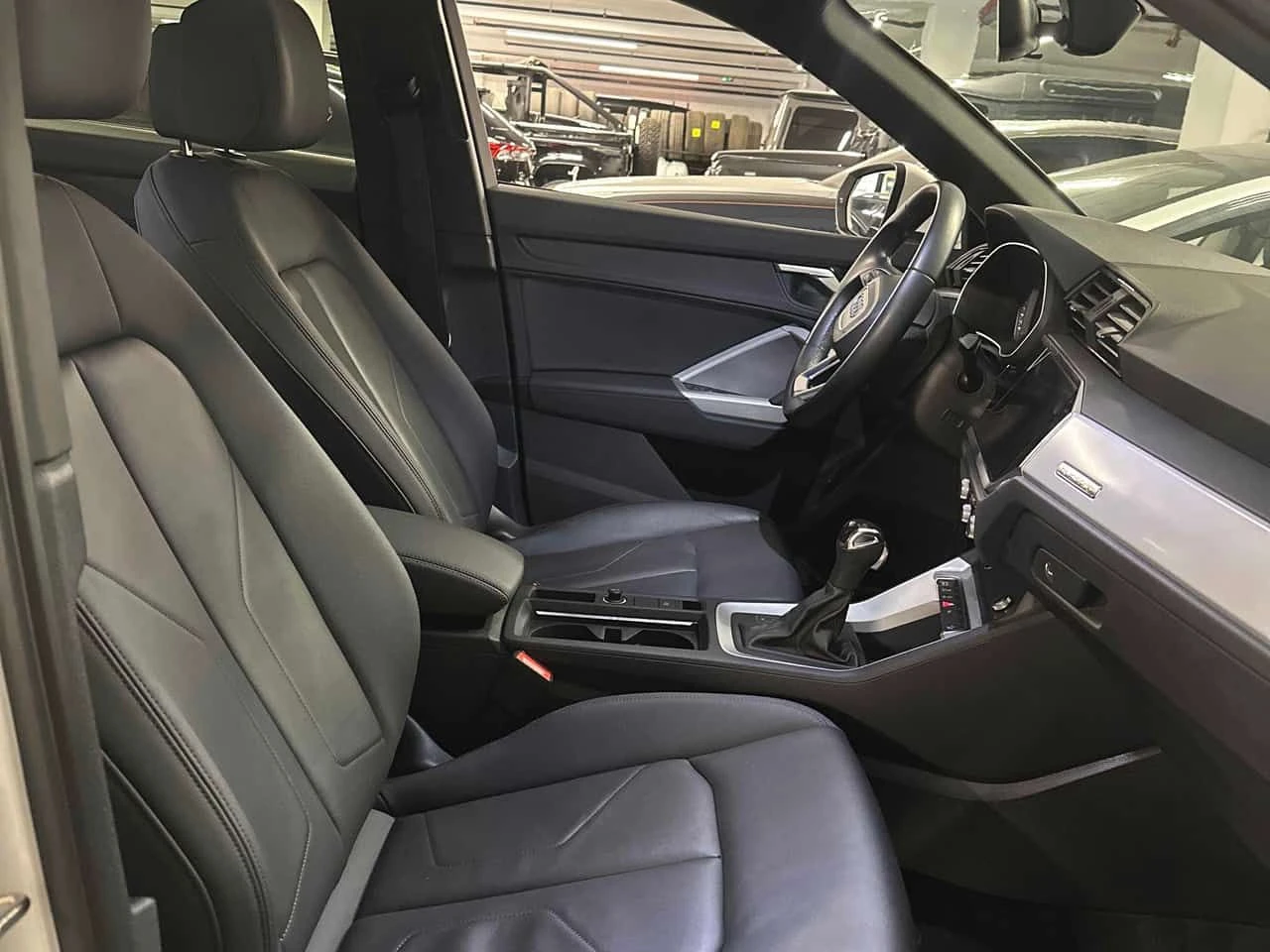 Audi Q3 Komfort/CARFAX/KEYLESS/ПОДГРЕВИ/PANO, снимка 11 - Автомобили и джипове - 53738969