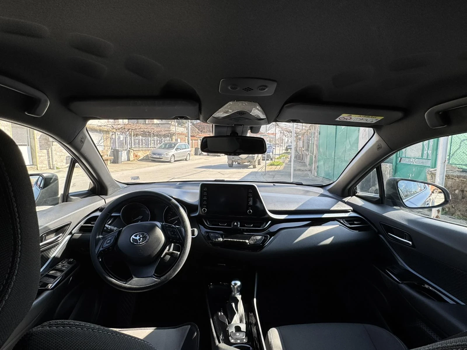 Toyota C-HR, снимка 12 - Автомобили и джипове - 54625425