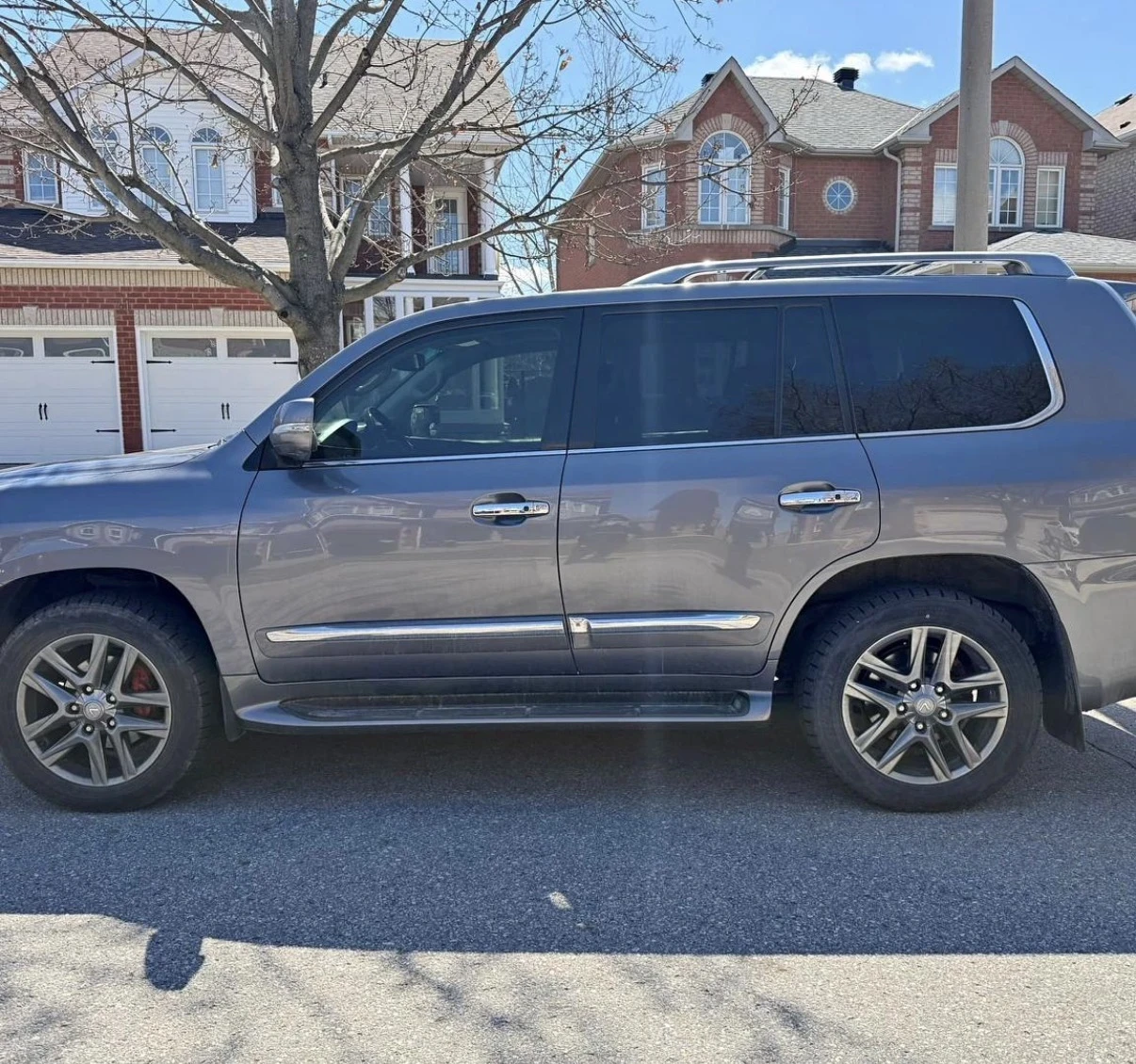 Lexus LX 570 MARK LEVINSON/РЕВИЗИРАНО ОКАЧВАНЕ/СЕРВИЗНА ИСТОРИЯ, снимка 2 - Автомобили и джипове - 54682412