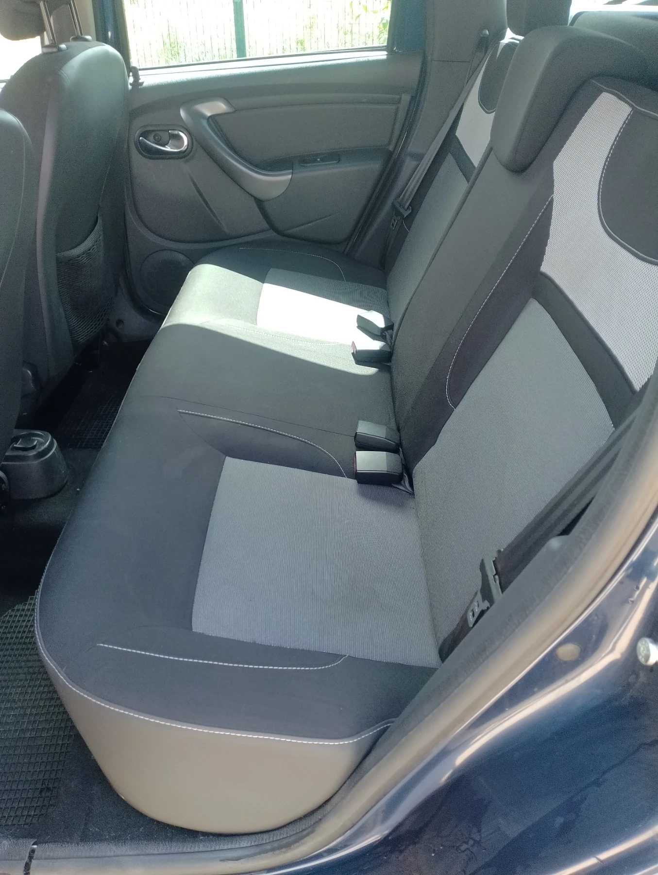 Dacia Duster, снимка 9 - Автомобили и джипове - 54726202
