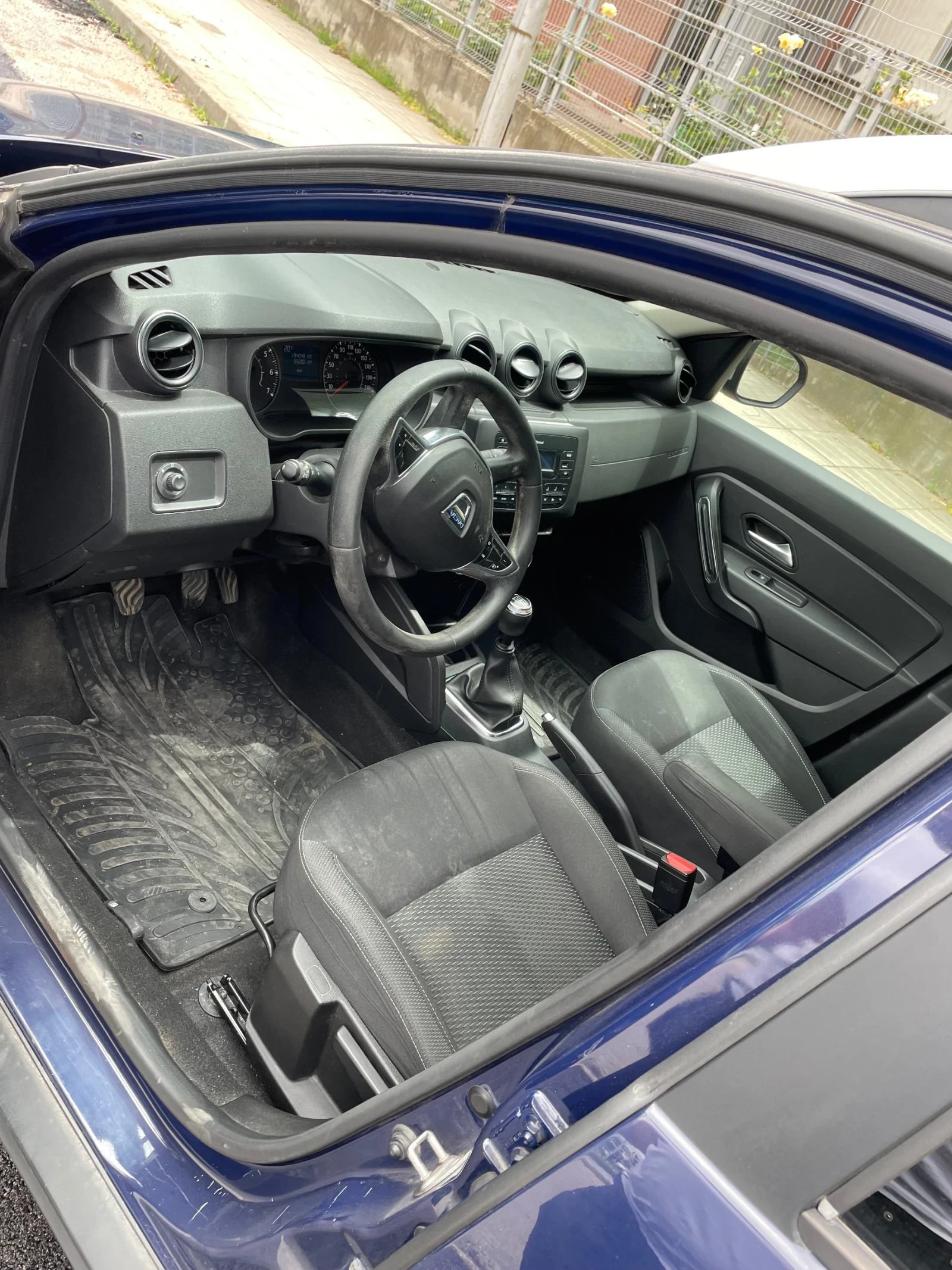 Dacia Duster 1.5dCi, снимка 2 - Автомобили и джипове - 54922377