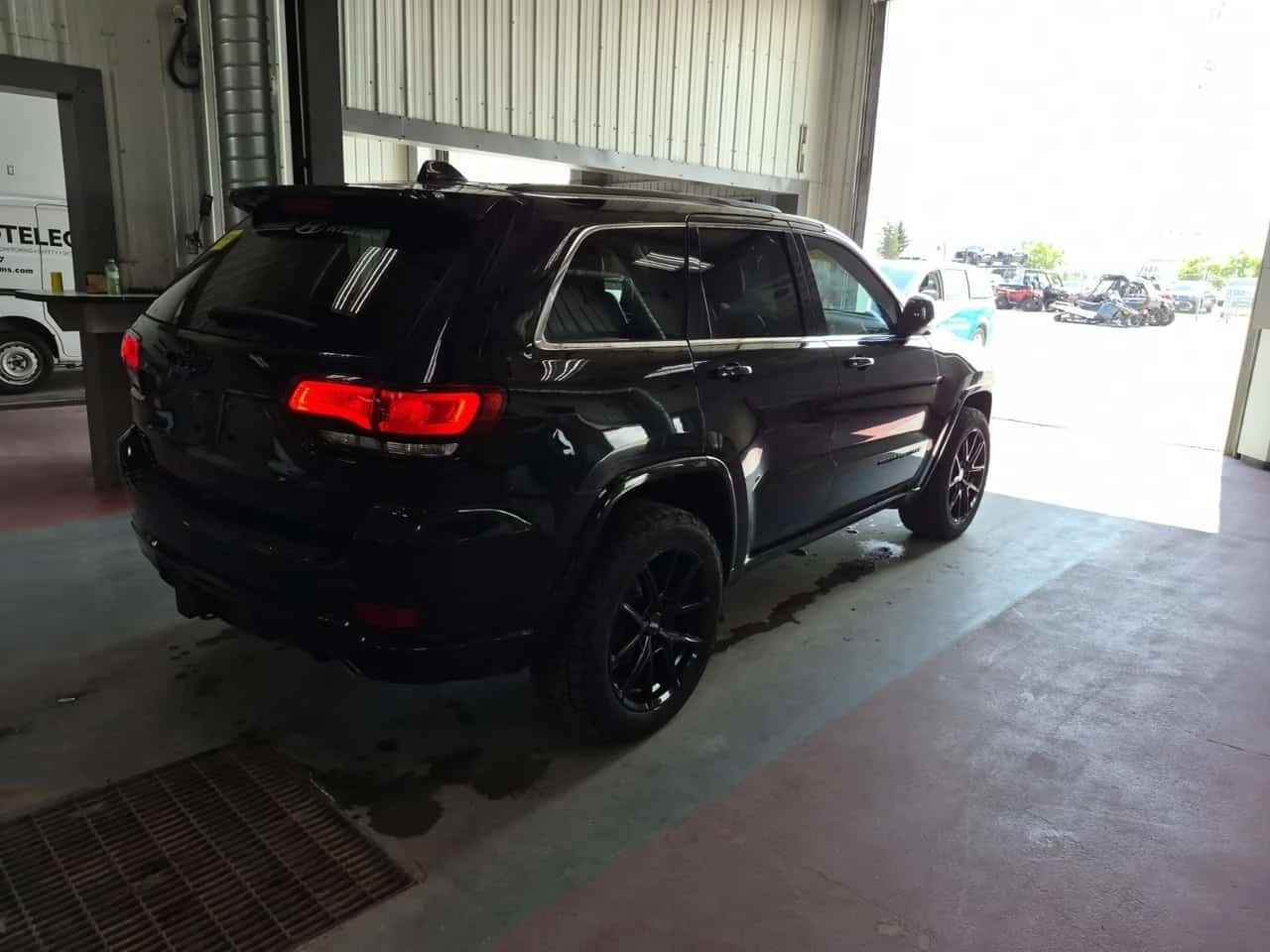 Jeep Grand cherokee * LAREDO * АВТОКРЕДИТ БЕЗ ПЪРВОНАЧАЛНА ВНОСКА* , снимка 3 - Автомобили и джипове - 55736850