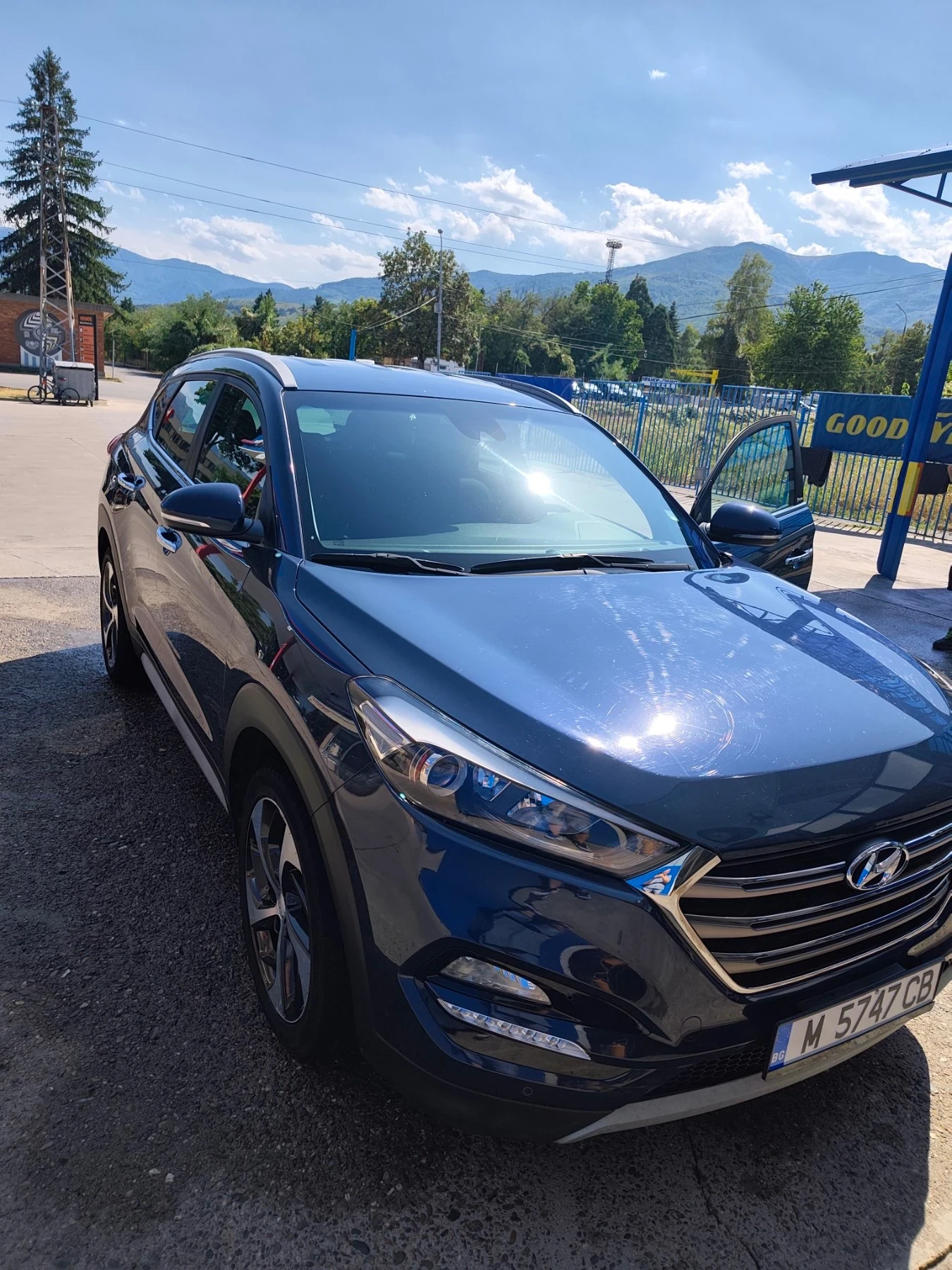 Hyundai Tucson, снимка 3 - Автомобили и джипове - 56016375