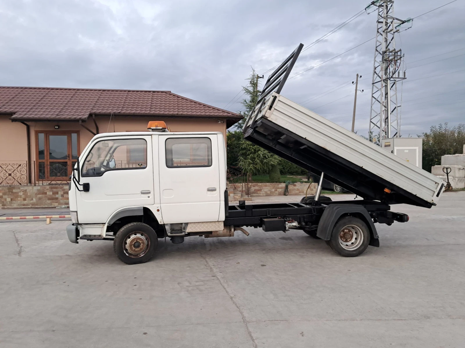 Nissan Capstar 3.0D-самосвал - изображение 4