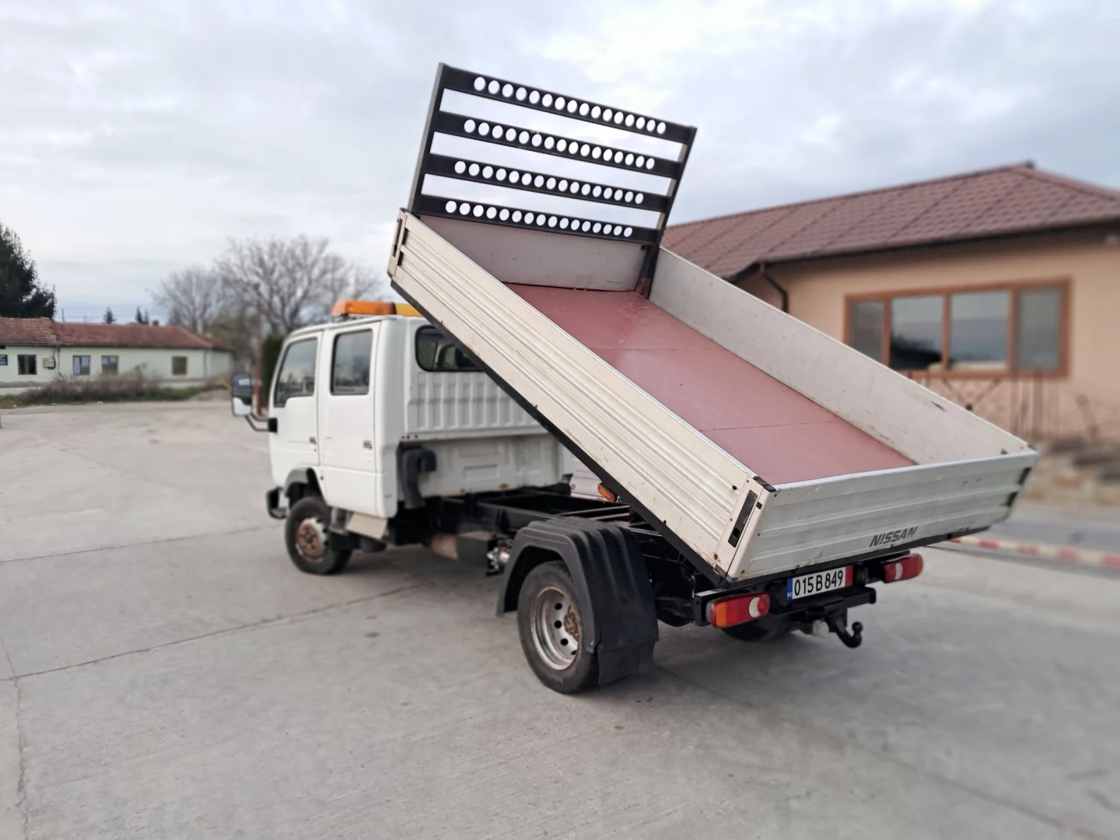 Nissan Capstar 3.0D-самосвал - изображение 5