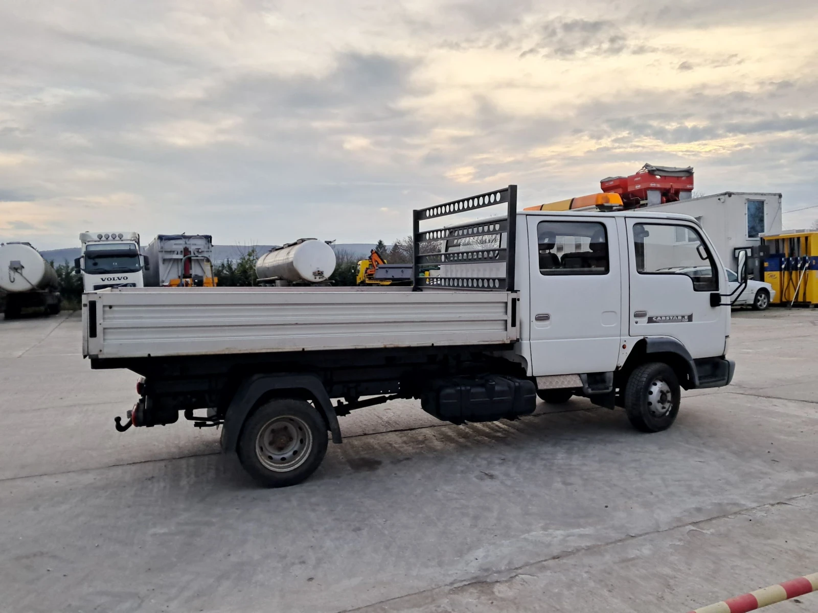 Nissan Capstar 3.0D-самосвал - изображение 3