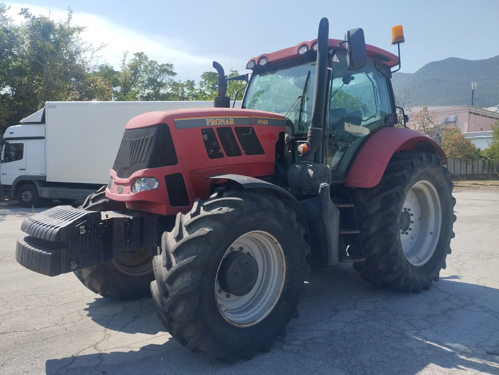 Трактор Pronar 8140, снимка 2 - Селскостопанска техника - 55687554