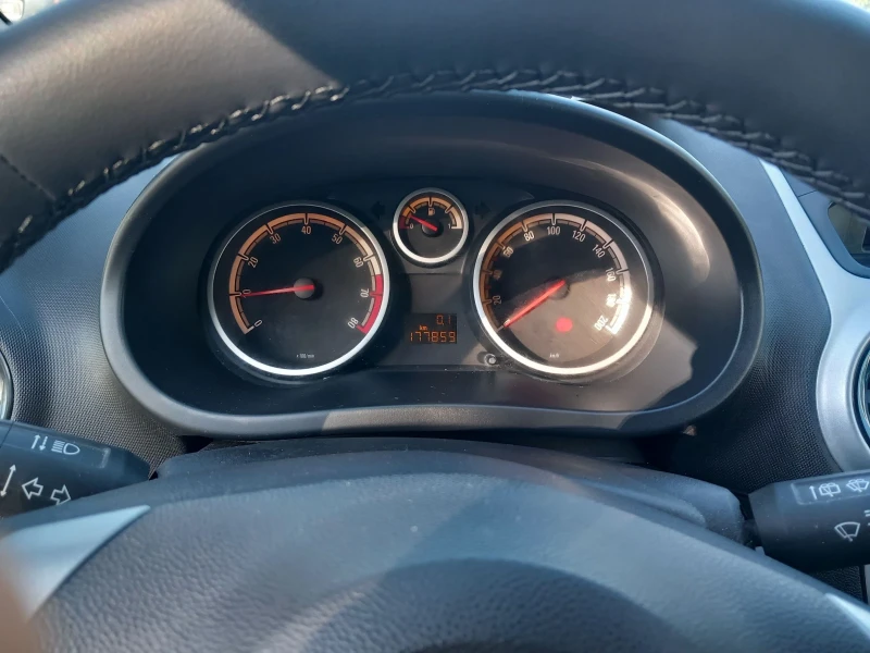 Opel Corsa 1.2 газ бензин, снимка 14 - Автомобили и джипове - 51612782