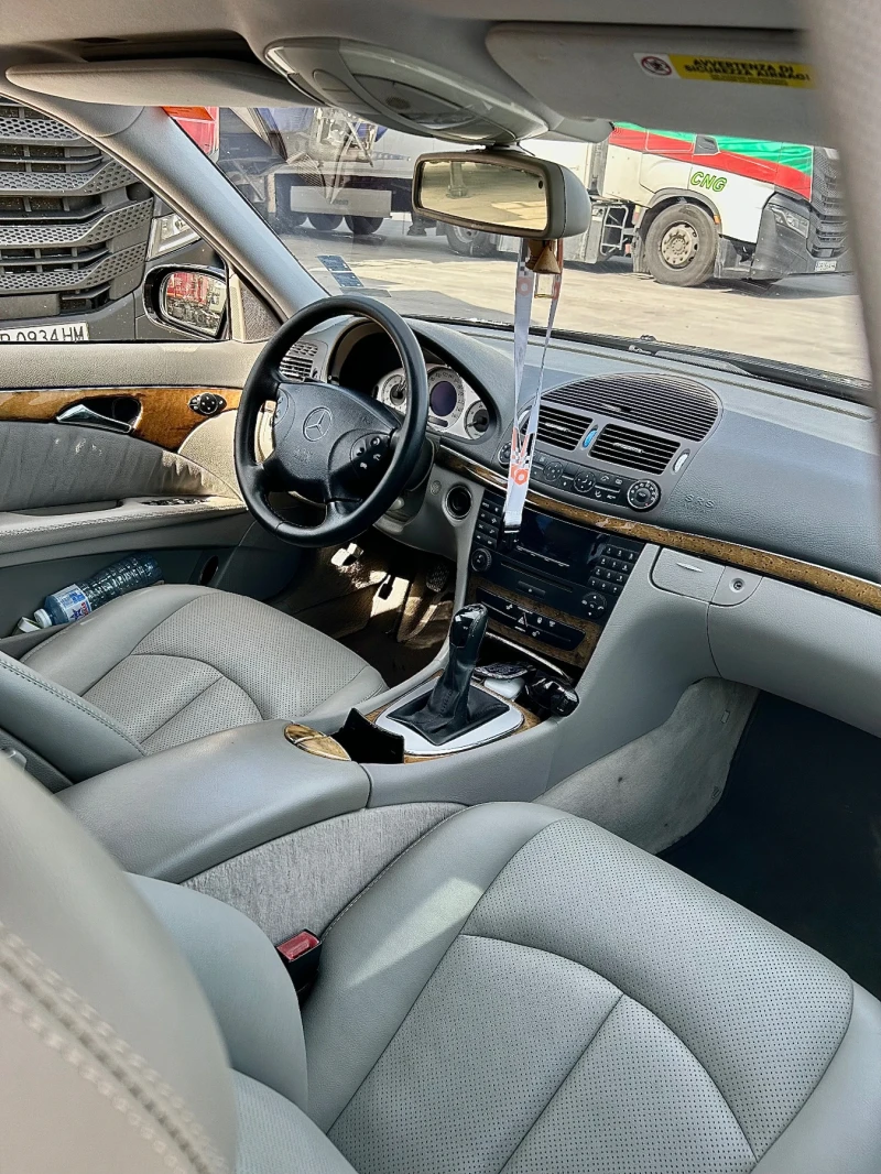 Mercedes-Benz E 270, снимка 6 - Автомобили и джипове - 52723851