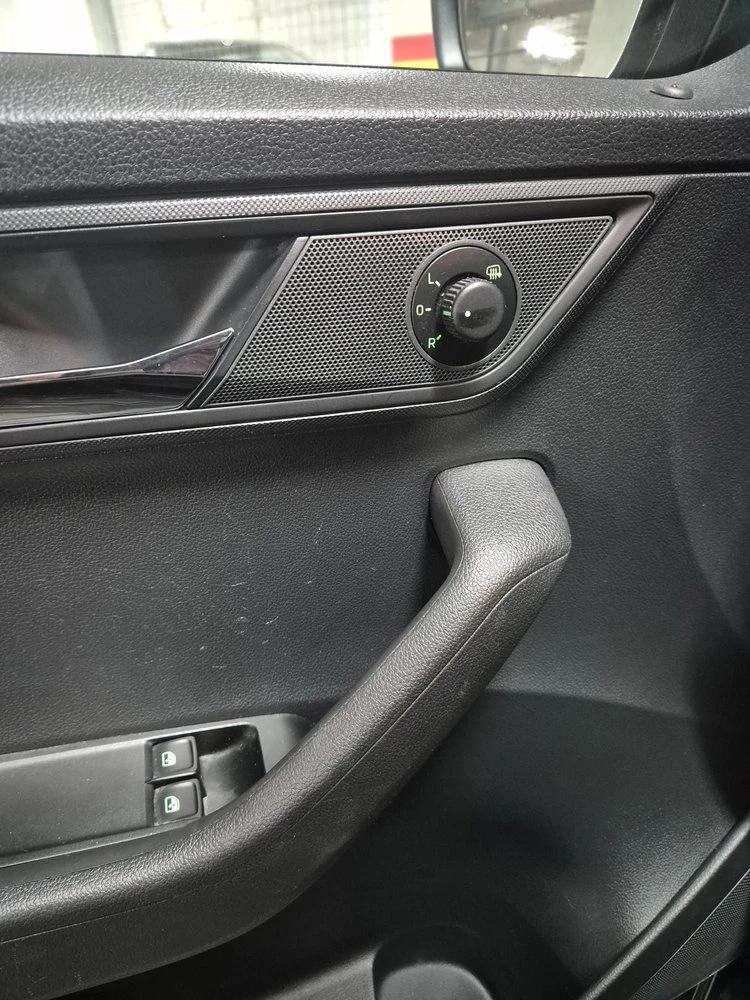 Skoda Fabia, снимка 10 - Автомобили и джипове - 54350388