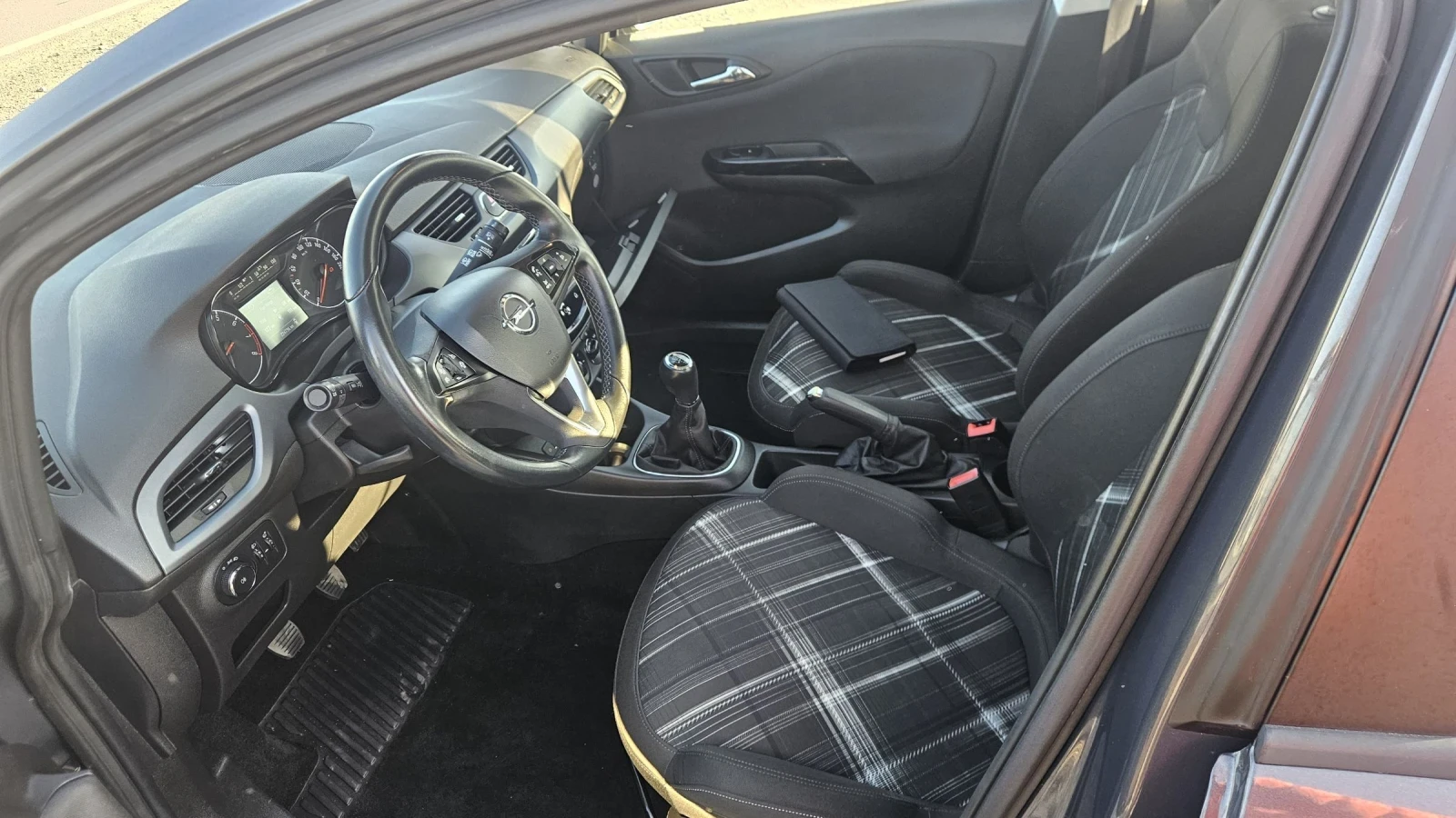 Opel Corsa 1.4i LPG, снимка 6 - Автомобили и джипове - 54962249