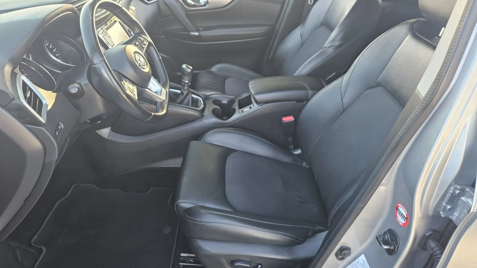 Nissan Qashqai 1.2i Tekna, снимка 6 - Автомобили и джипове - 55911962