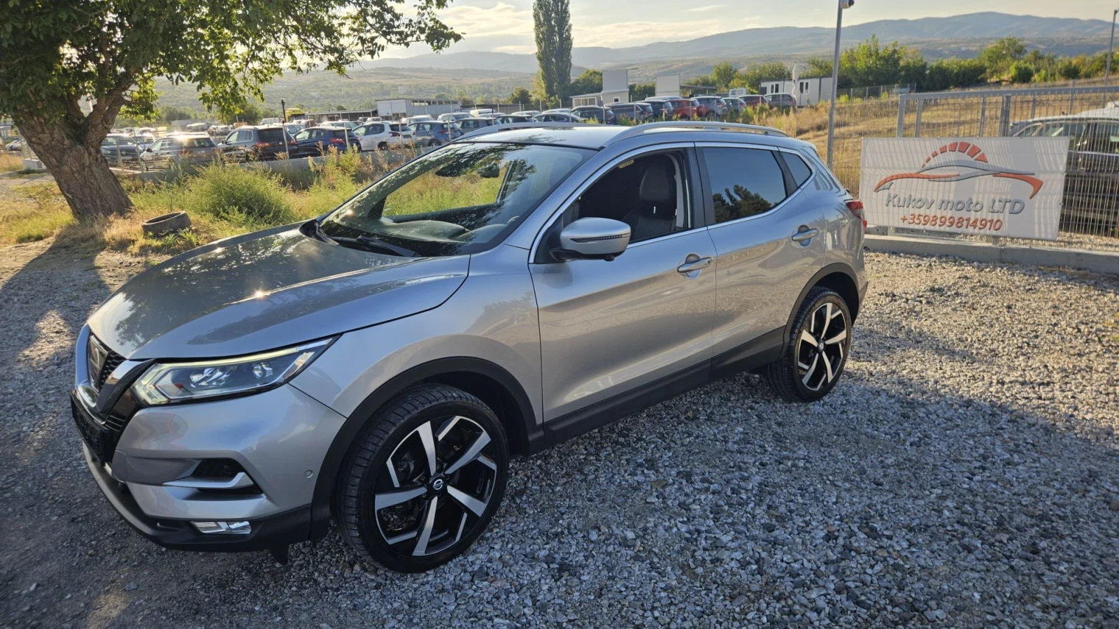 Nissan Qashqai 1.2i Tekna, снимка 2 - Автомобили и джипове - 55911962
