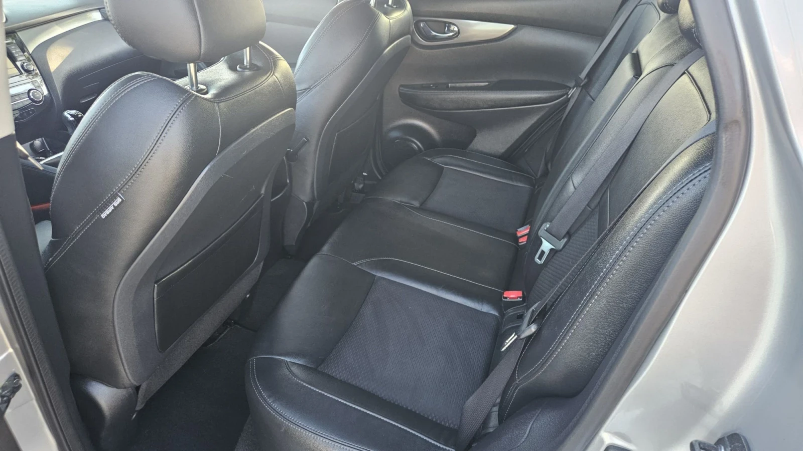 Nissan Qashqai 1.2i Tekna, снимка 10 - Автомобили и джипове - 55911962