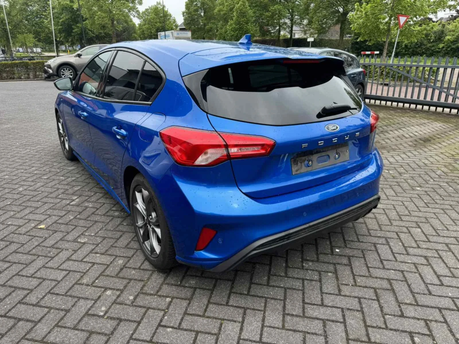 Ford Focus 1.0i ST-Line - изображение 2