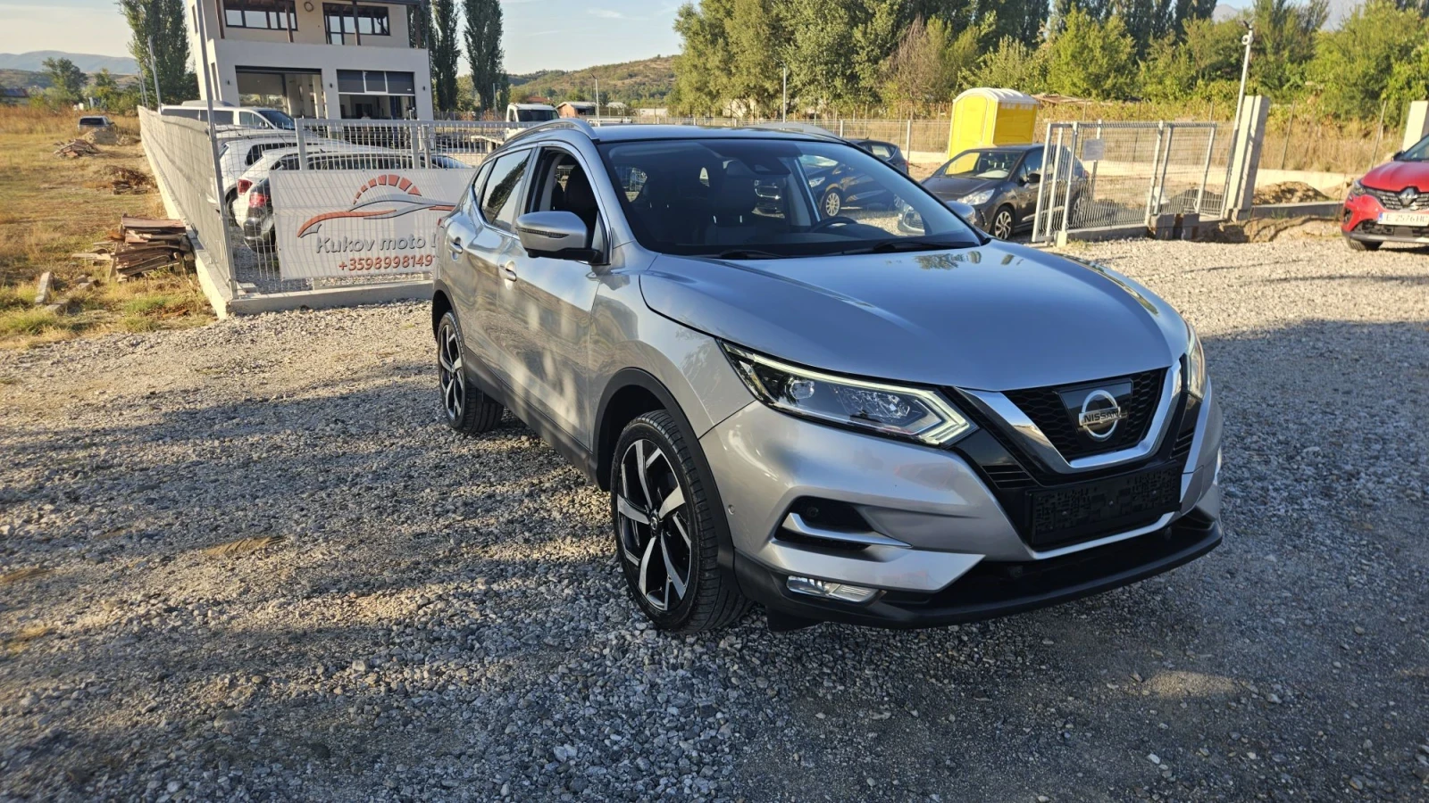 Nissan Qashqai 1.2i Tekna, снимка 3 - Автомобили и джипове - 55911962