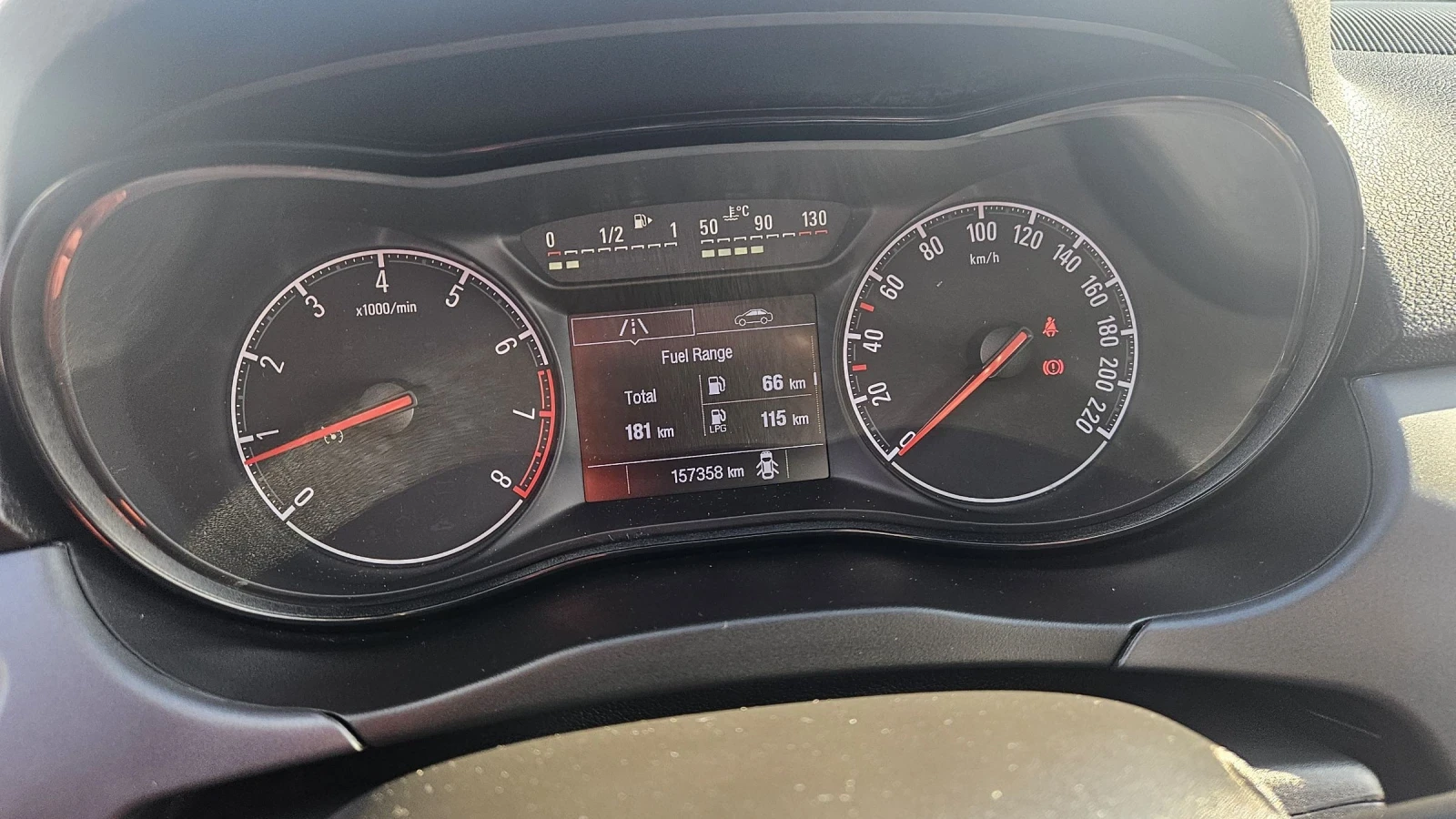 Opel Corsa 1.4i LPG, снимка 9 - Автомобили и джипове - 54962249