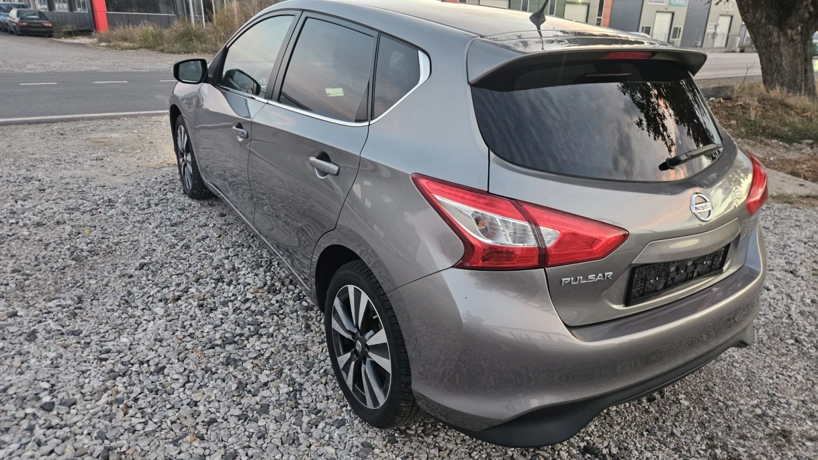 Nissan Pulsar 1.2i Tekna, снимка 3 - Автомобили и джипове - 56657008