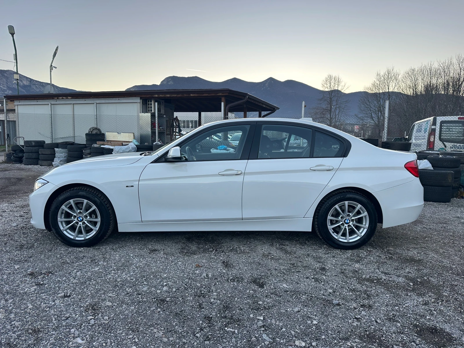 BMW 320 2.0TDI 143kc 4X4 КАТО НОВА - изображение 6