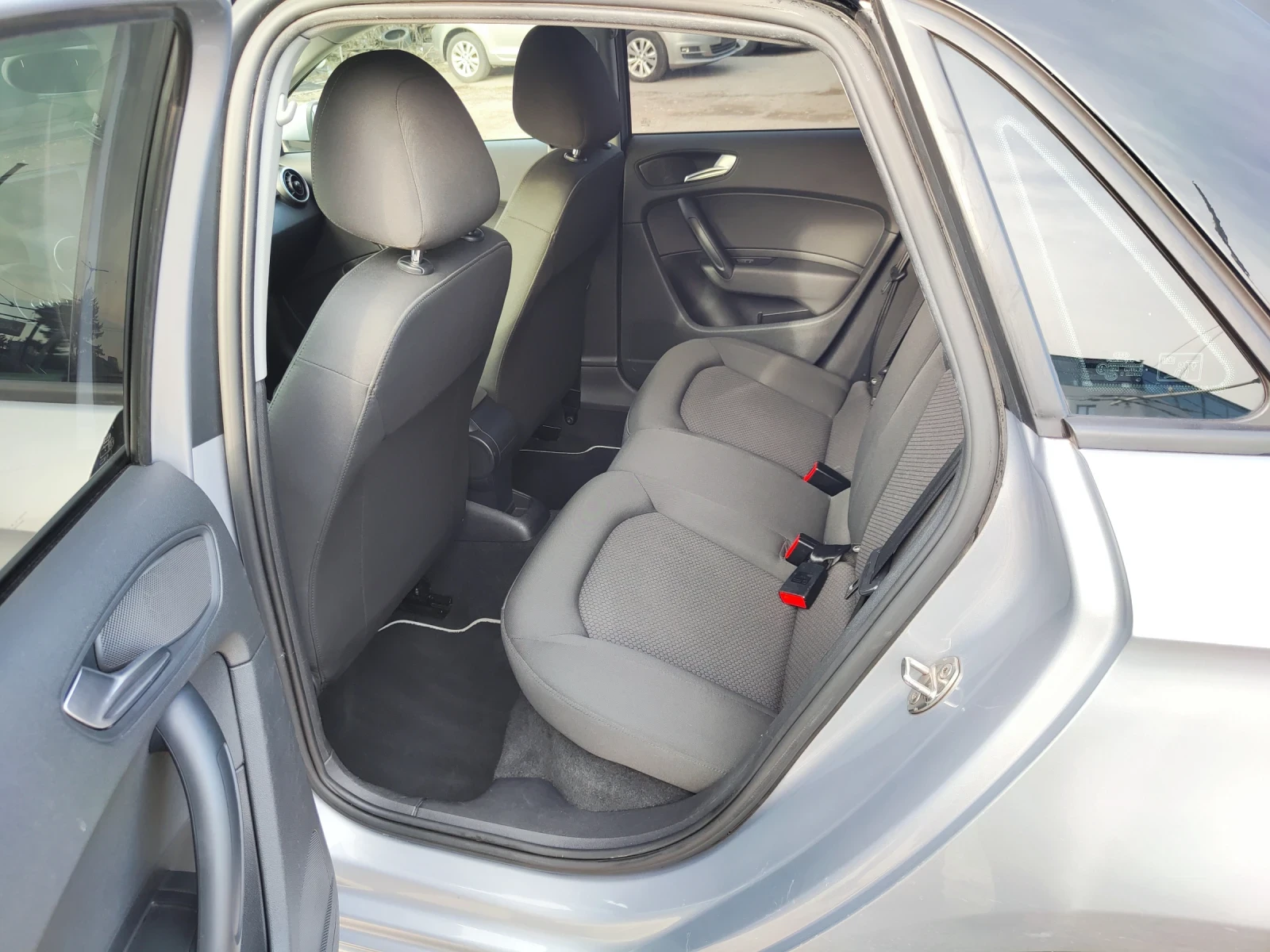 Audi A1, снимка 12 - Автомобили и джипове - 53736319