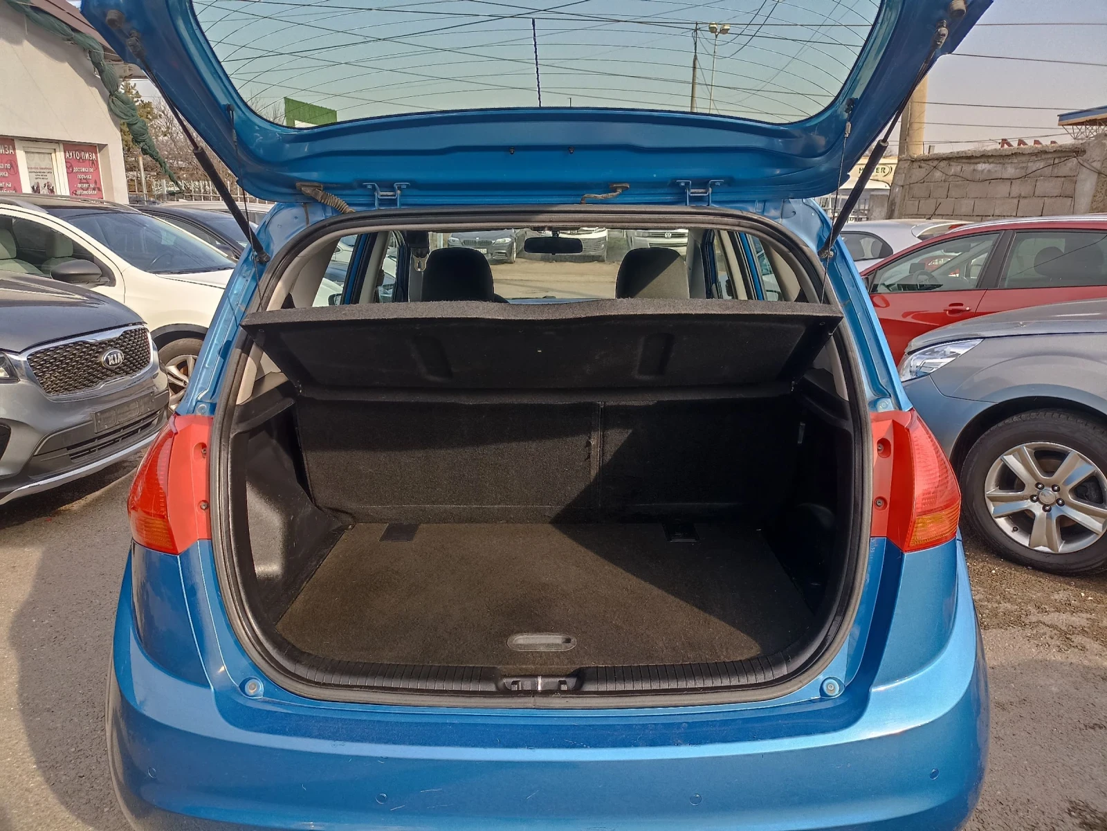 Kia Venga 1.6i Automatic , снимка 7 - Автомобили и джипове - 53827229