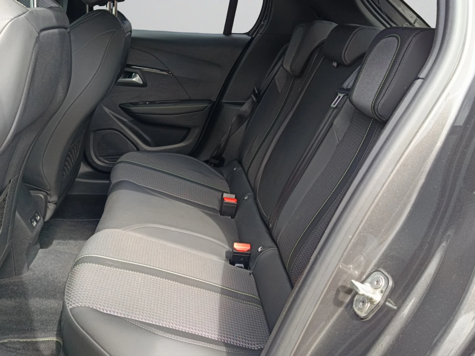 Peugeot 208 GT, снимка 15 - Автомобили и джипове - 54103738