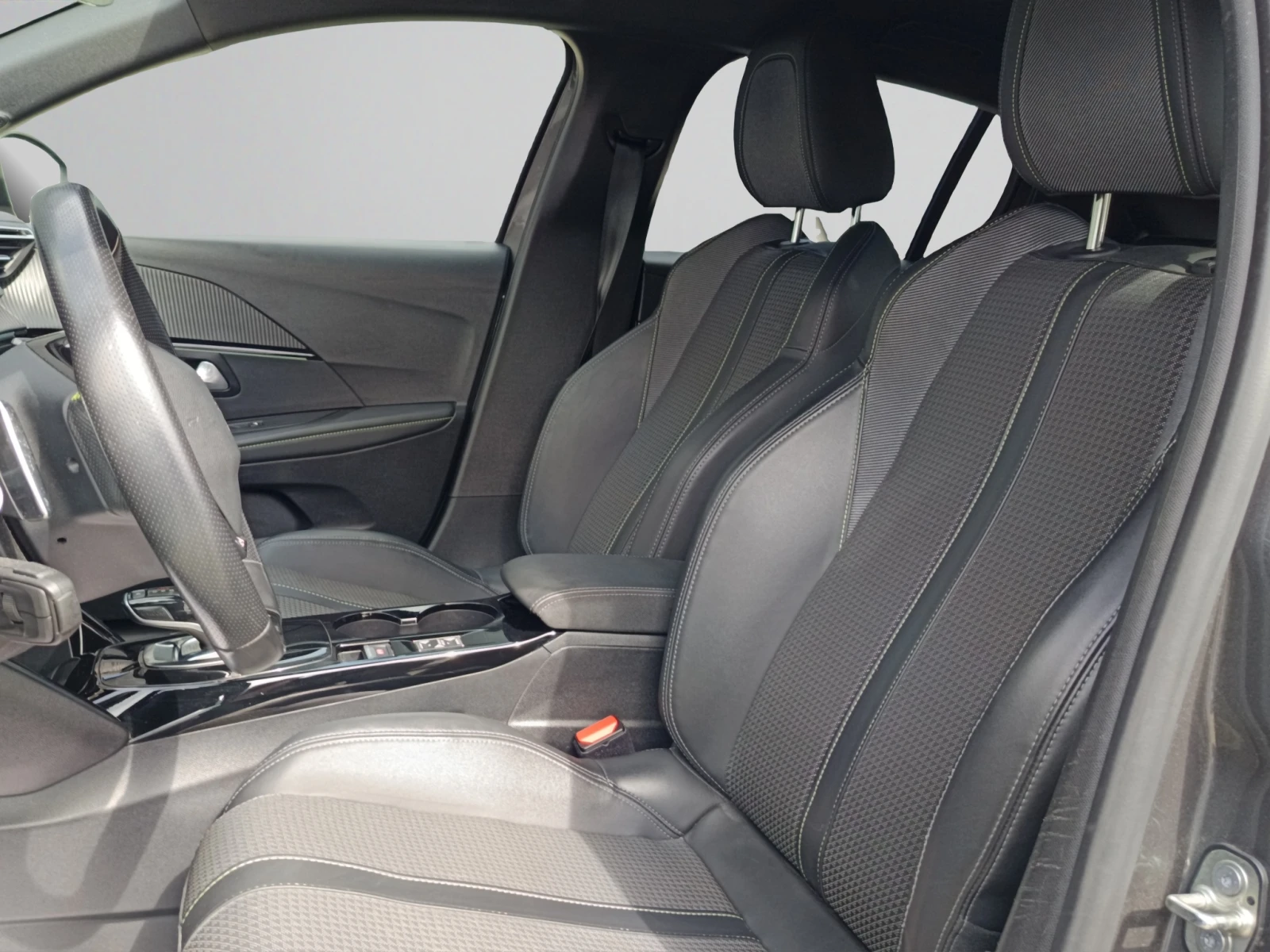 Peugeot 208 GT, снимка 14 - Автомобили и джипове - 54103738