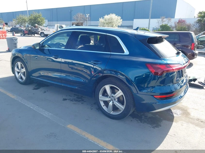 Audi E-Tron Premium Plus* QUATTRO* , снимка 3 - Автомобили и джипове - 54309043