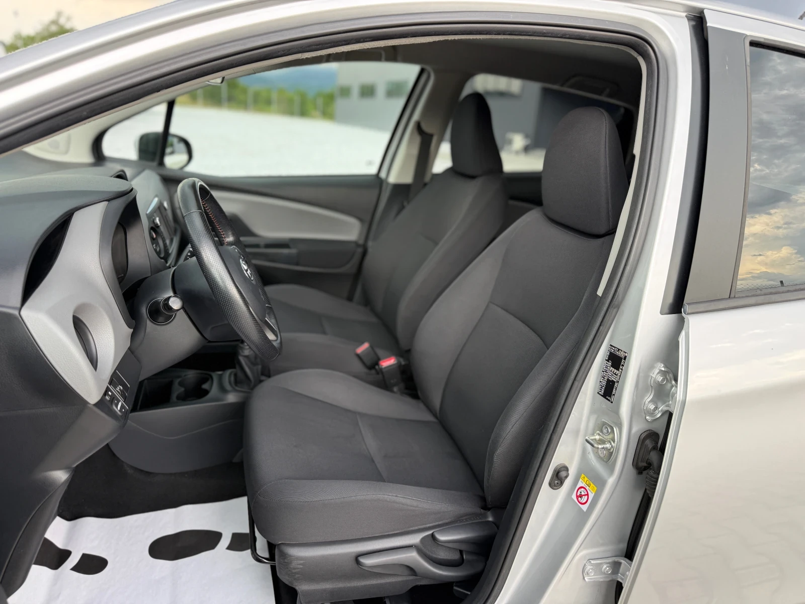 Toyota Yaris 1.3 VVTI NAVI CAMERA, снимка 10 - Автомобили и джипове - 54875646