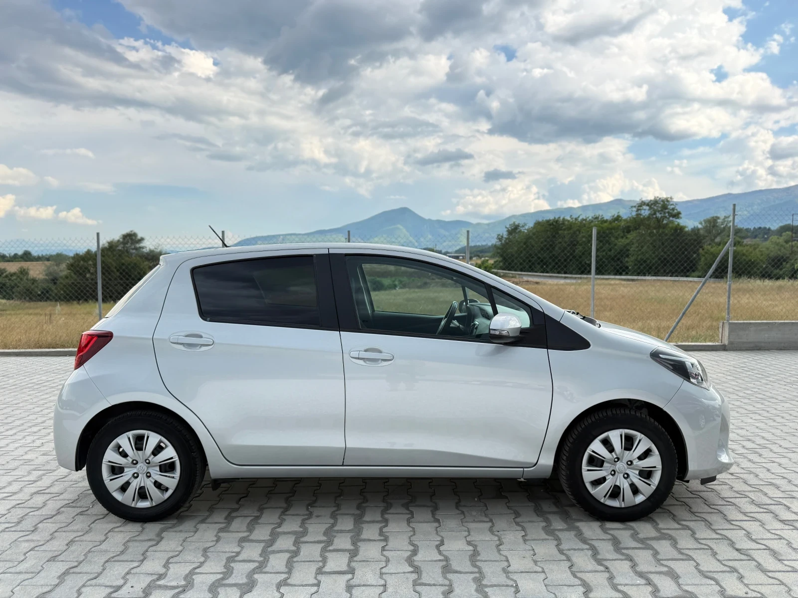 Toyota Yaris 1.3 VVTI NAVI CAMERA, снимка 7 - Автомобили и джипове - 54875646