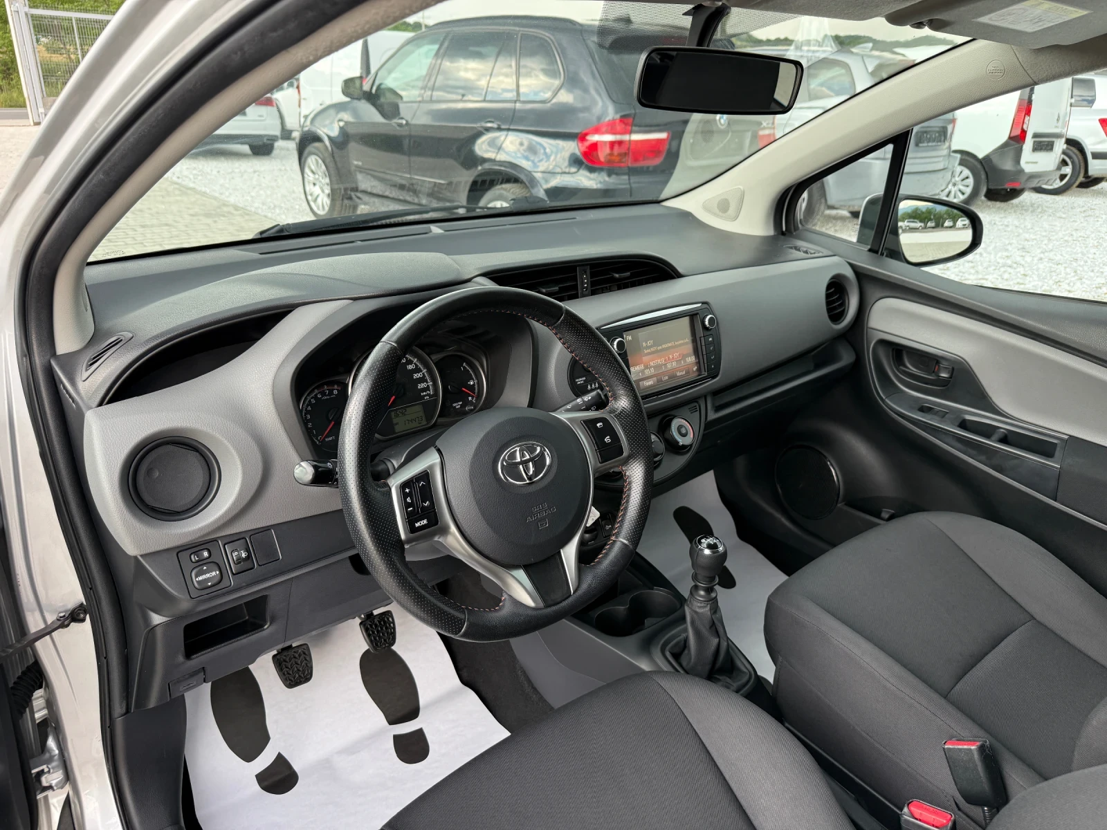 Toyota Yaris 1.3 VVTI NAVI CAMERA, снимка 12 - Автомобили и джипове - 54875646