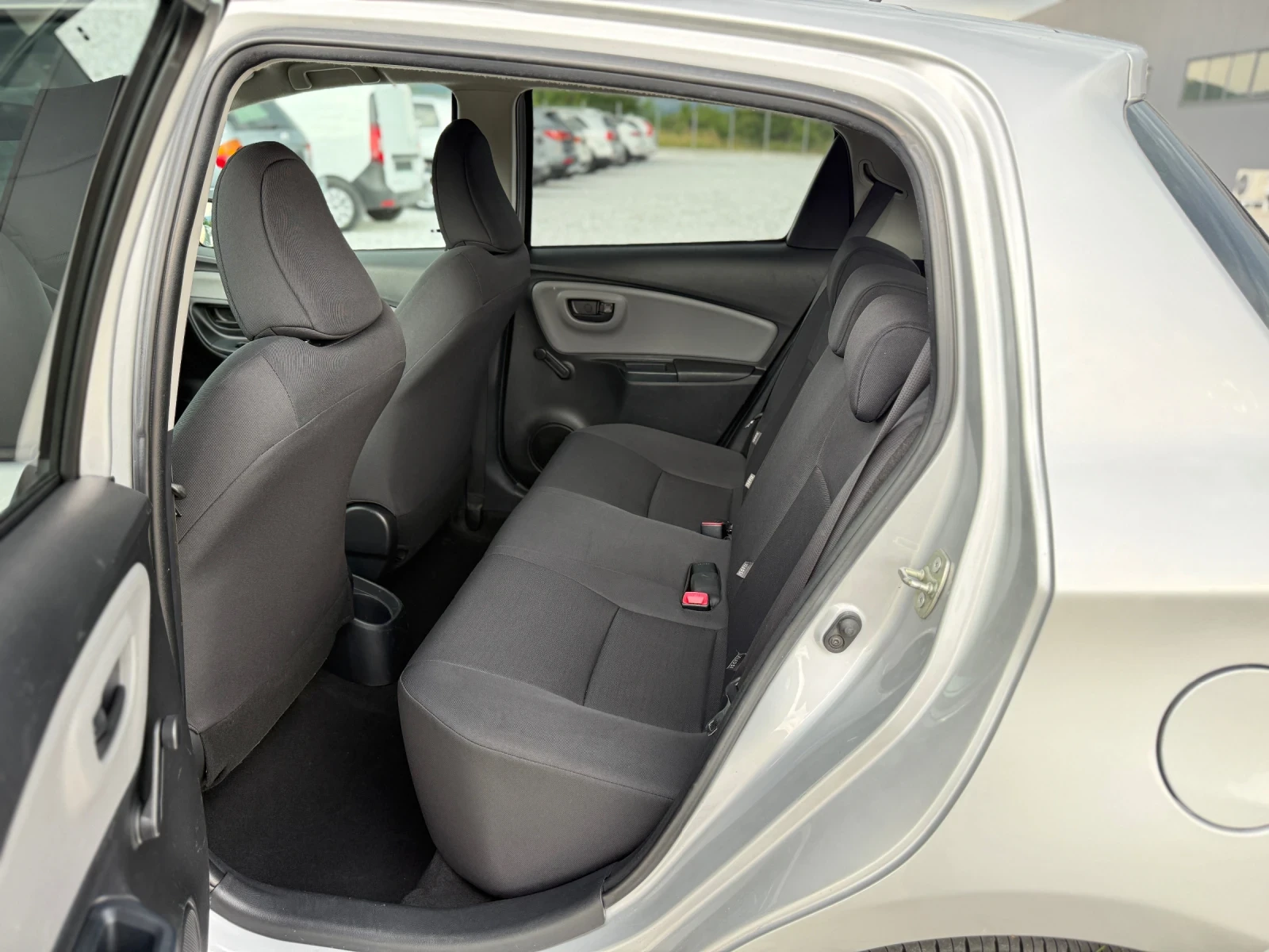 Toyota Yaris 1.3 VVTI NAVI CAMERA, снимка 11 - Автомобили и джипове - 54875646