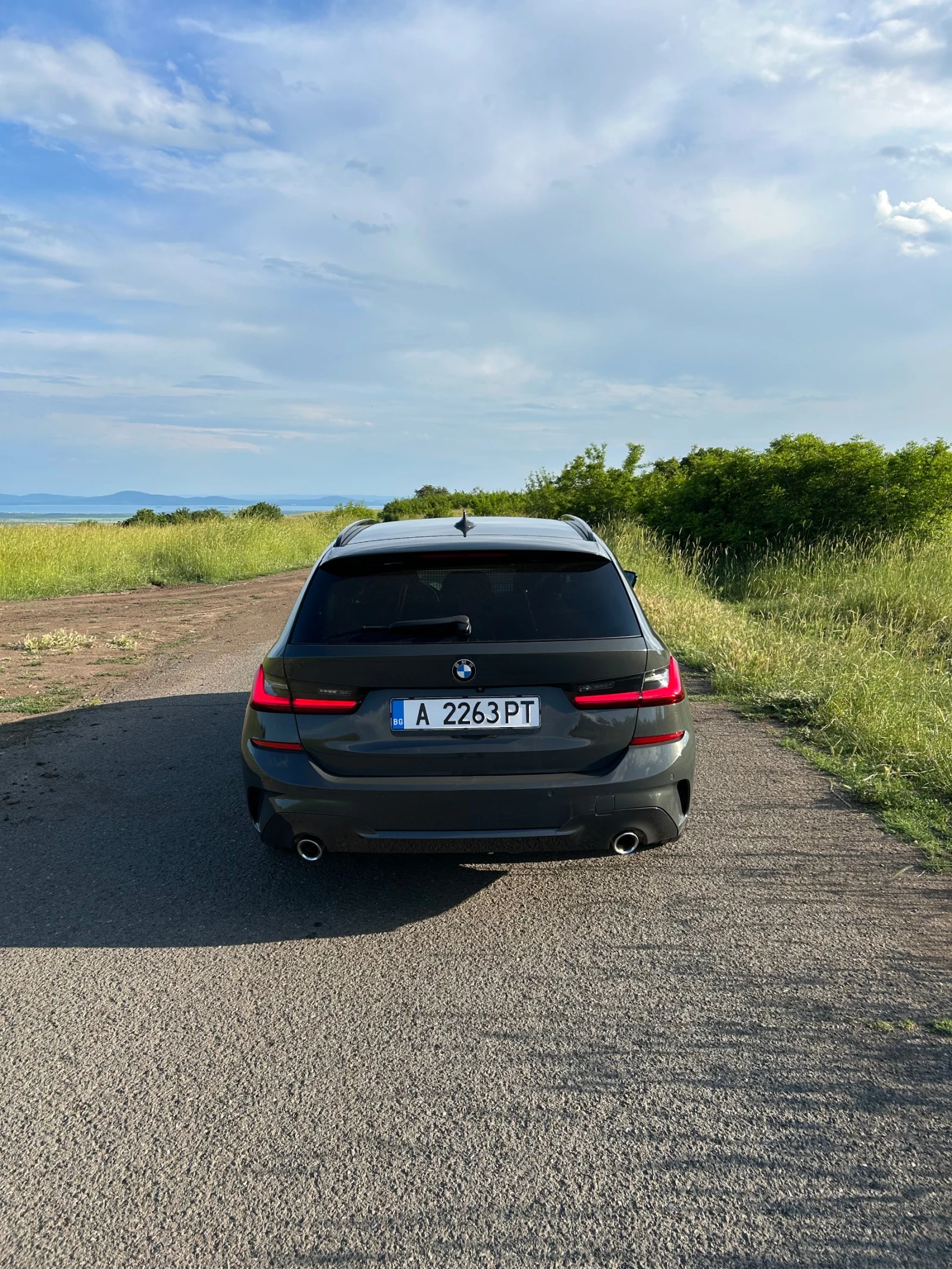 BMW 320 Xdrive Touring M-pack, снимка 4 - Автомобили и джипове - 55015792